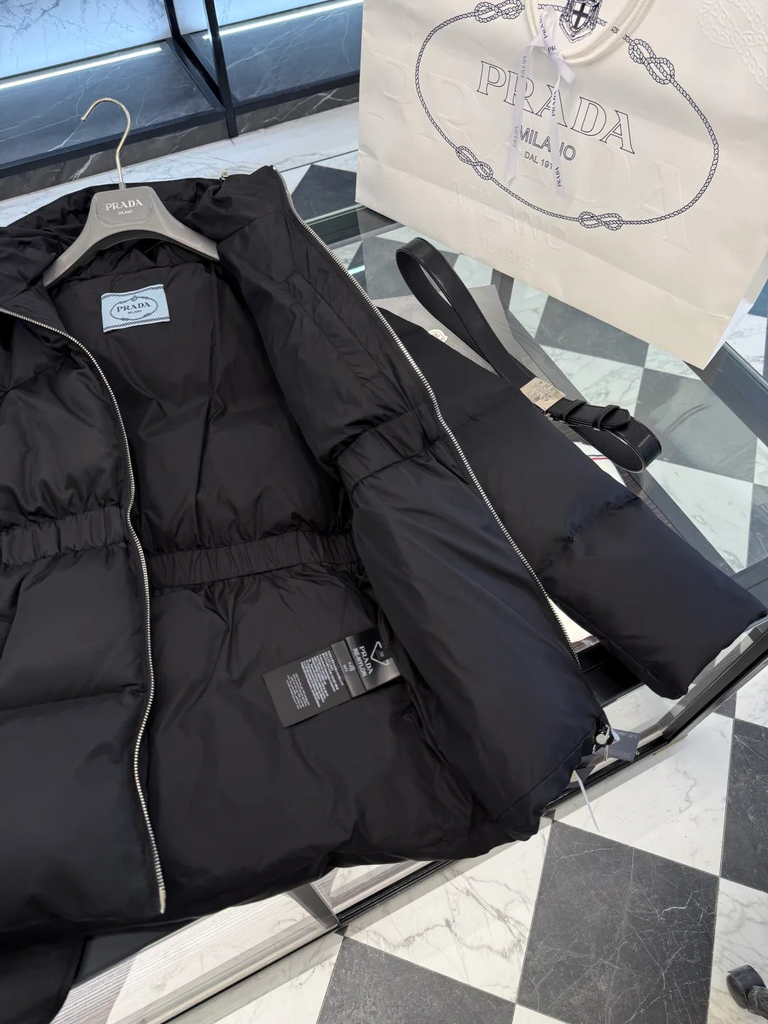 Куртки И Пуховики Женские Prada 17912482