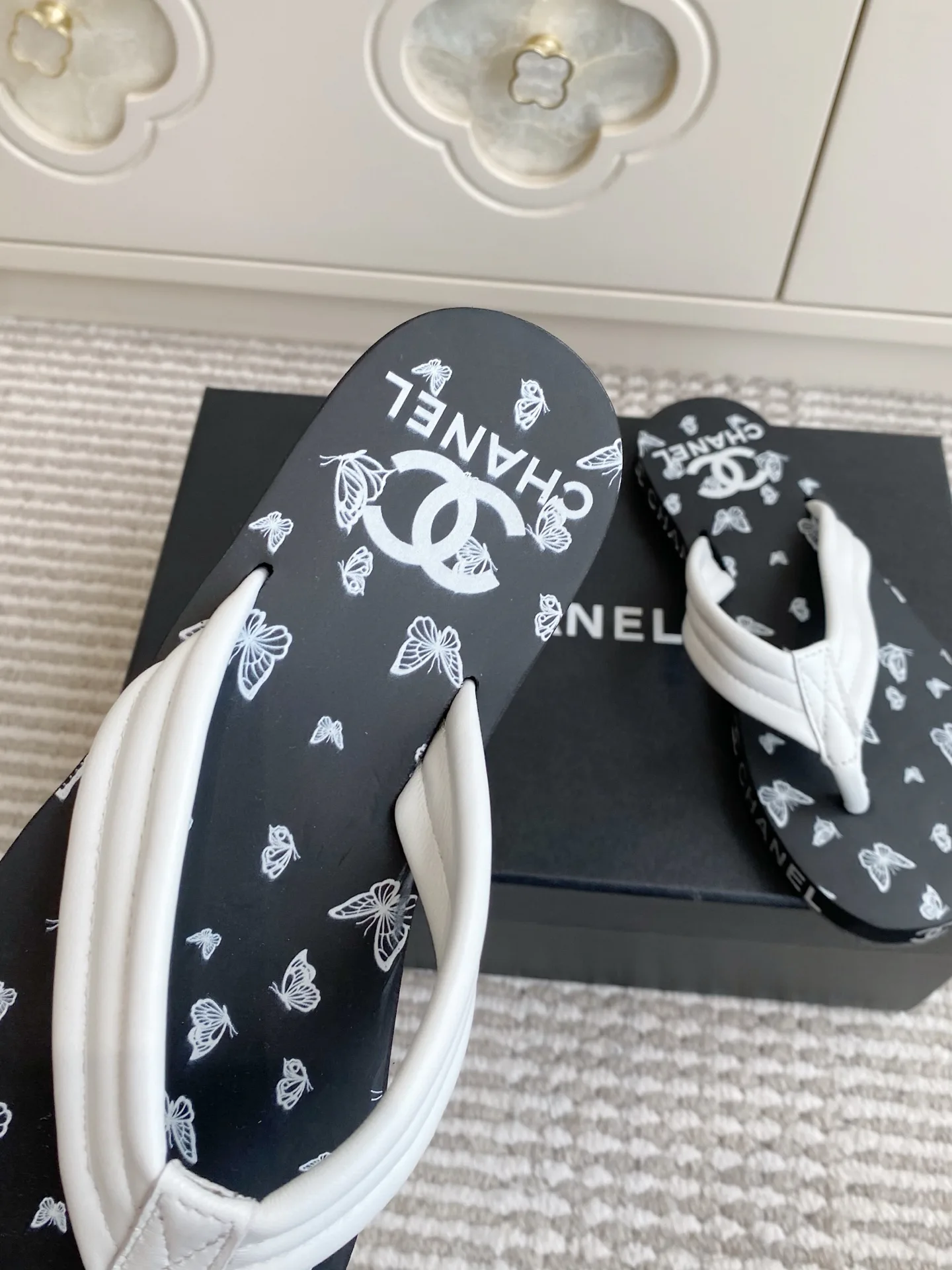 Шлепанцы Женские Chanel 11909738