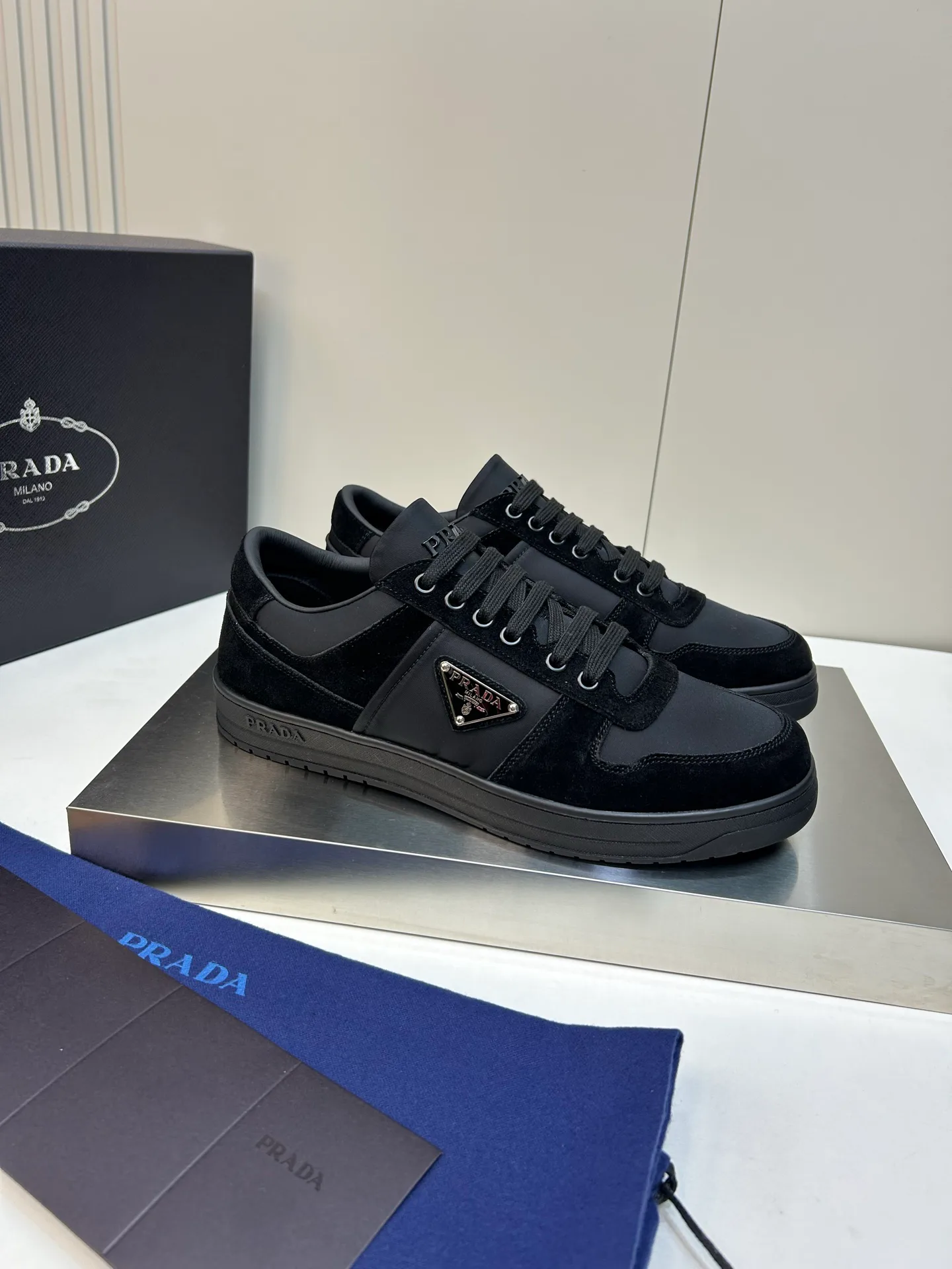 Кроссовки Мужские Prada 18267437