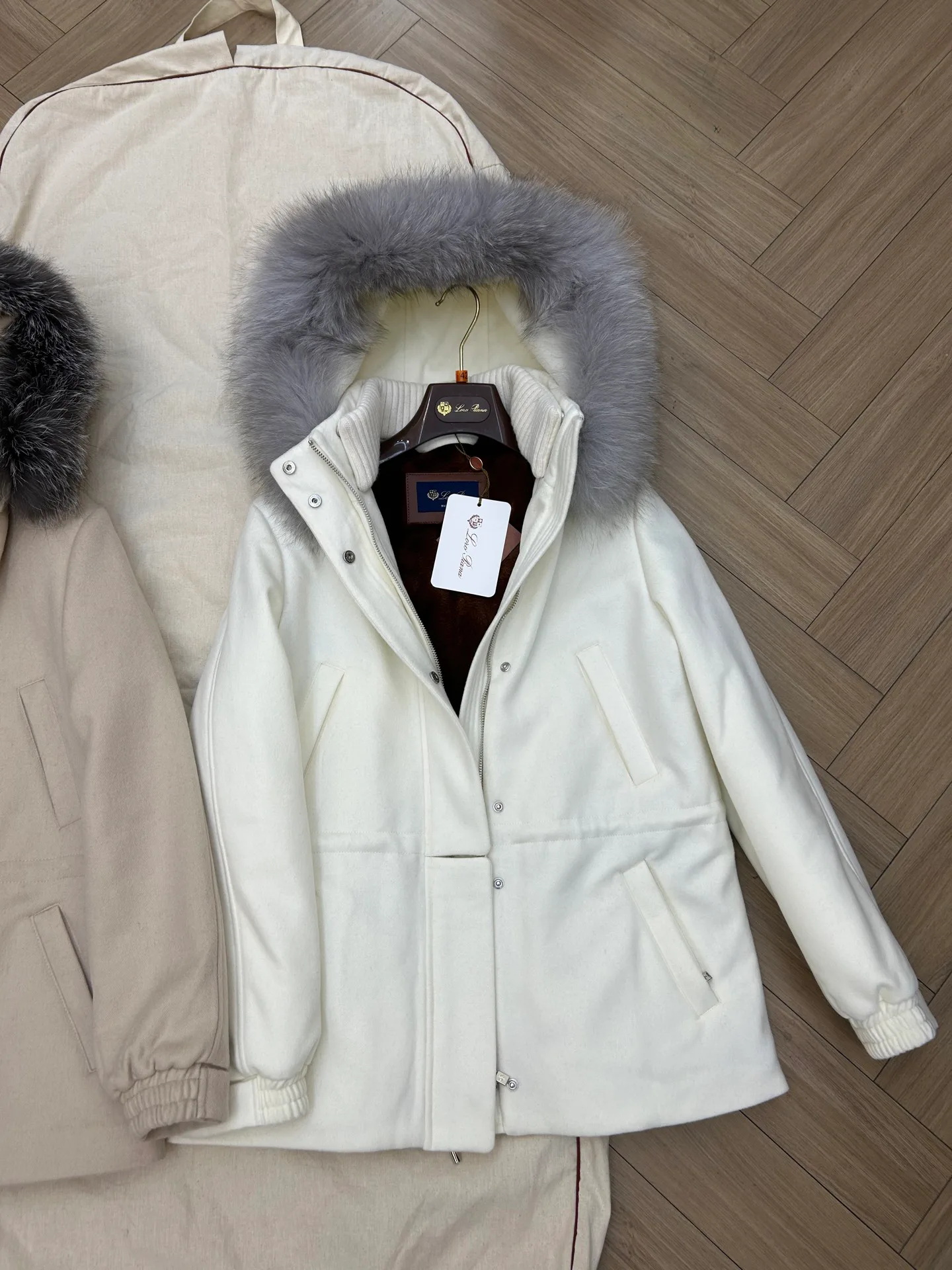 Куртки И Пуховики Женские Loro Piana 2270118