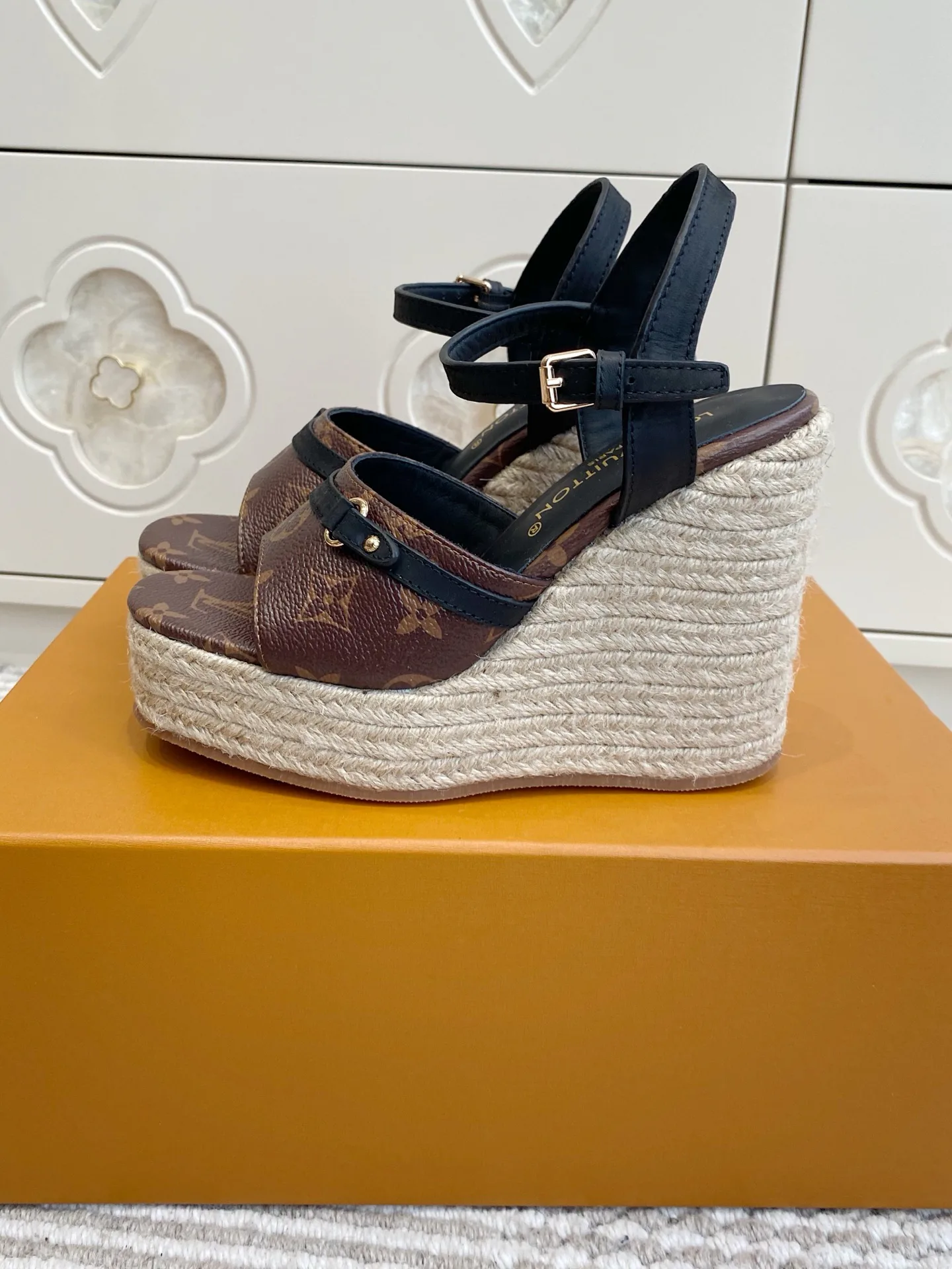 Босоножки Женские Louis Vuitton 12779849