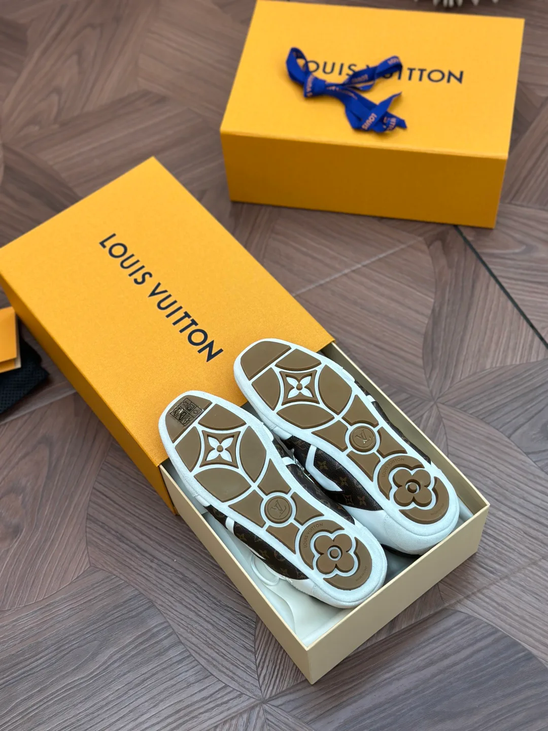 Кроссовки Женские Louis Vuitton 19480029
