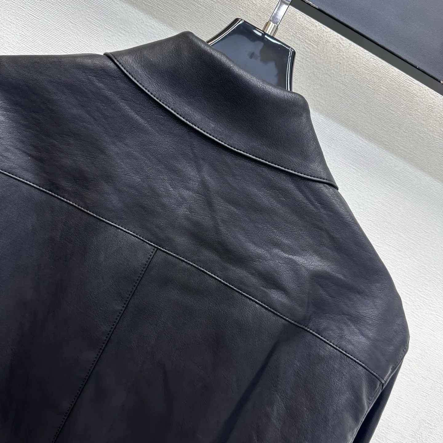 Кожаные Куртки И Дублёнки Женские Fendi 18432098