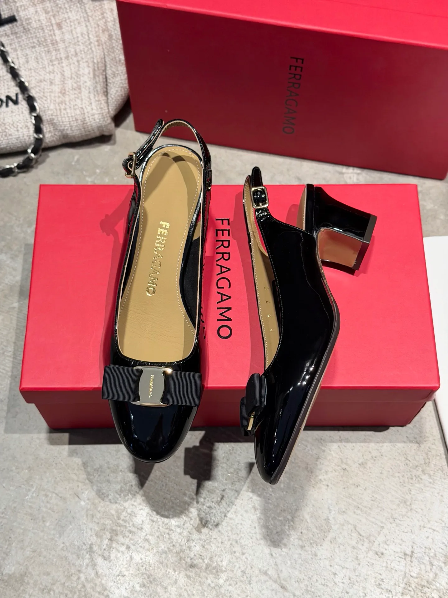 Туфли Женские Salvatore Ferragamo 17642596