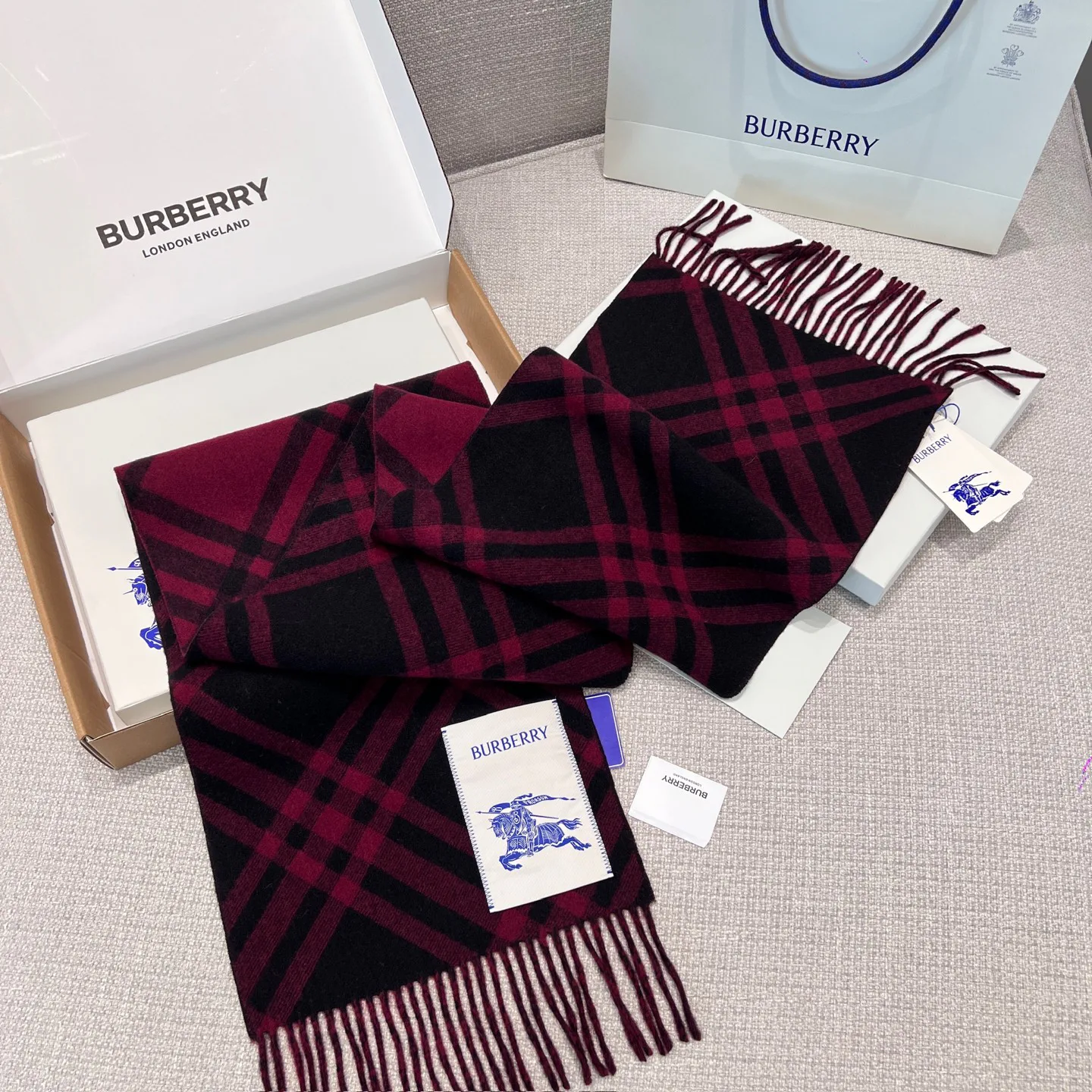 Шарфы Burberry 17945523