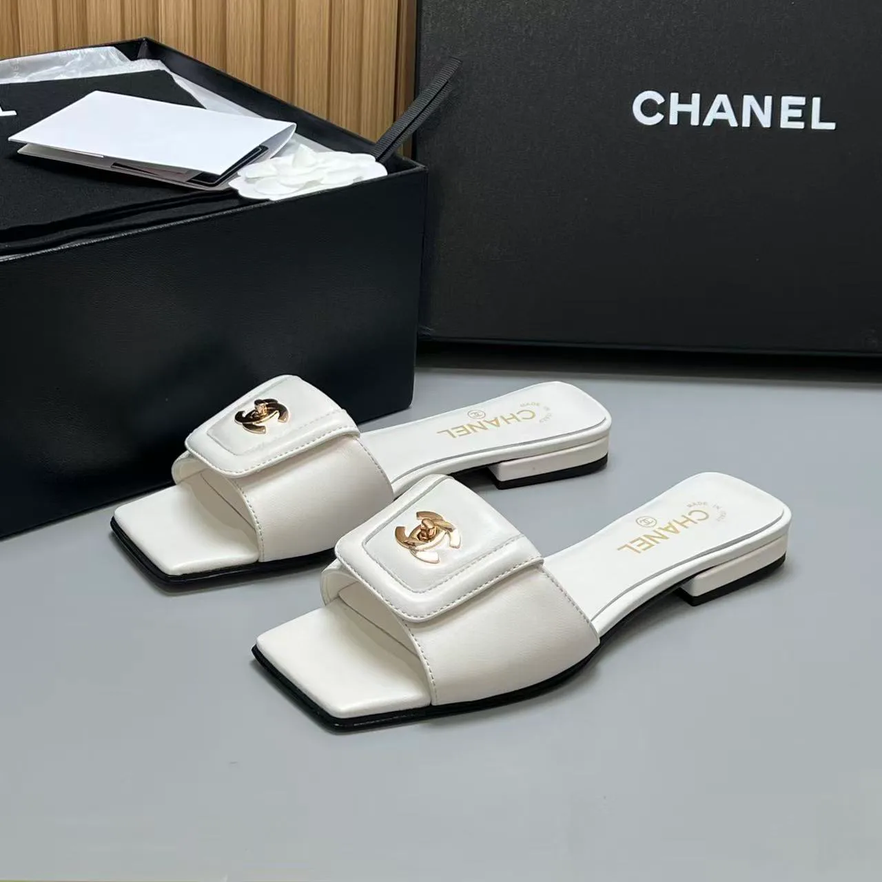 Шлепанцы Женские Chanel 11709164