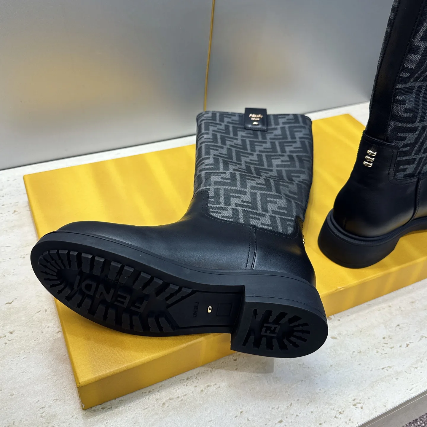 Сапоги Женские Fendi 19250143
