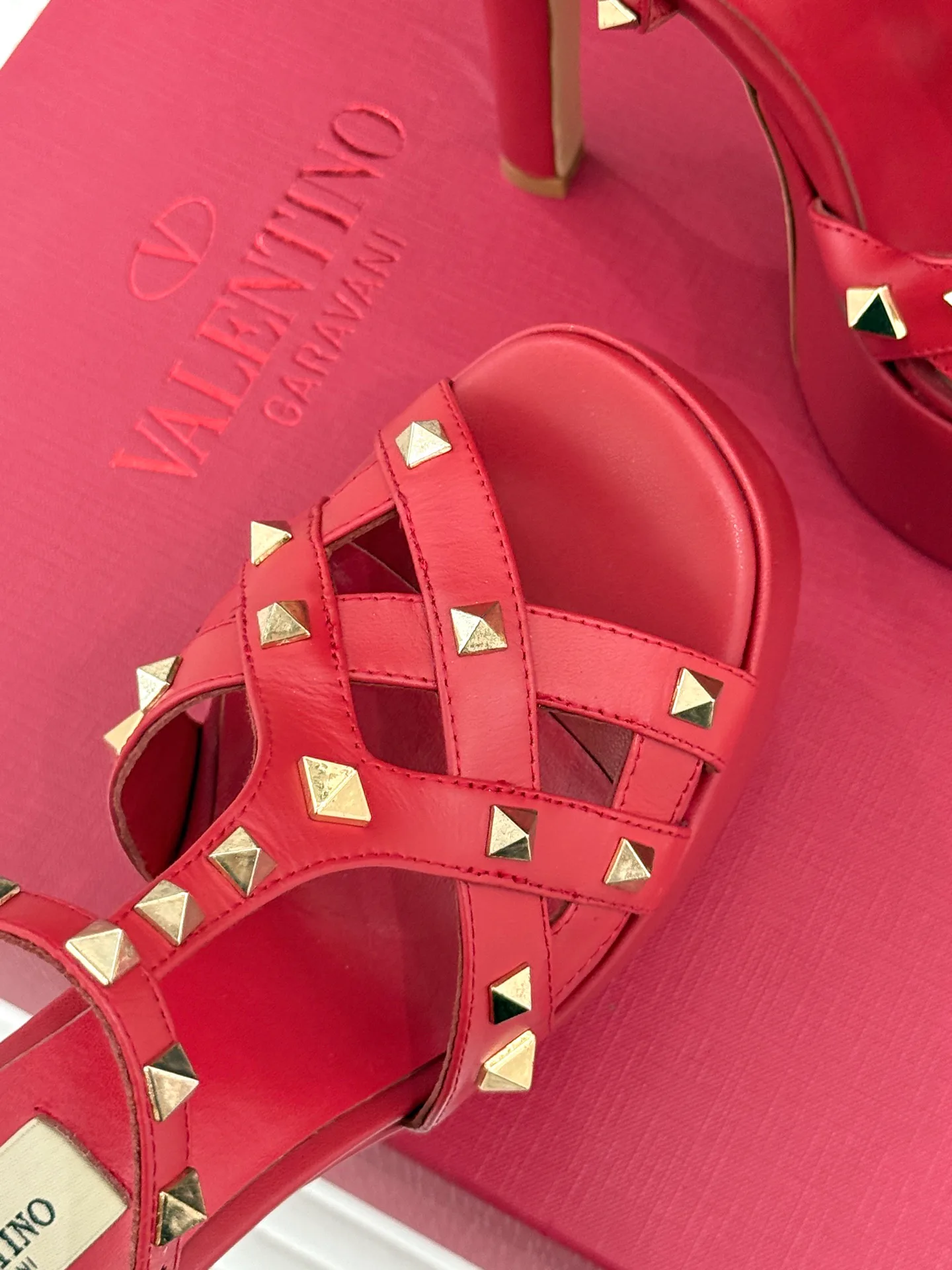 Босоножки Женские Valentino 18198295