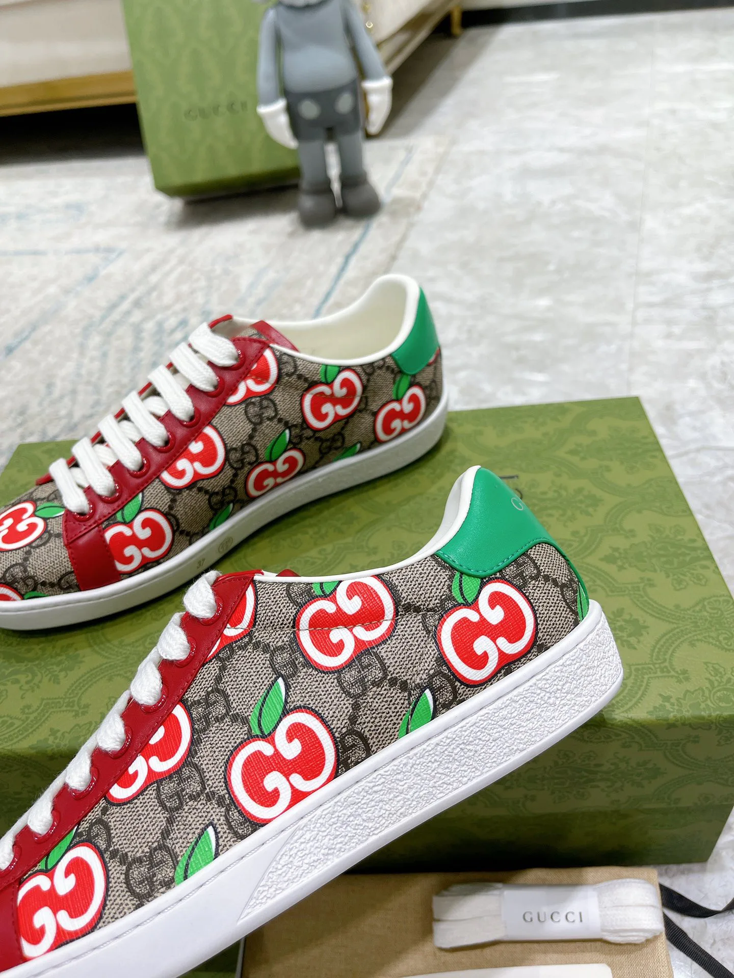 Кроссовки Женские Gucci 17620446