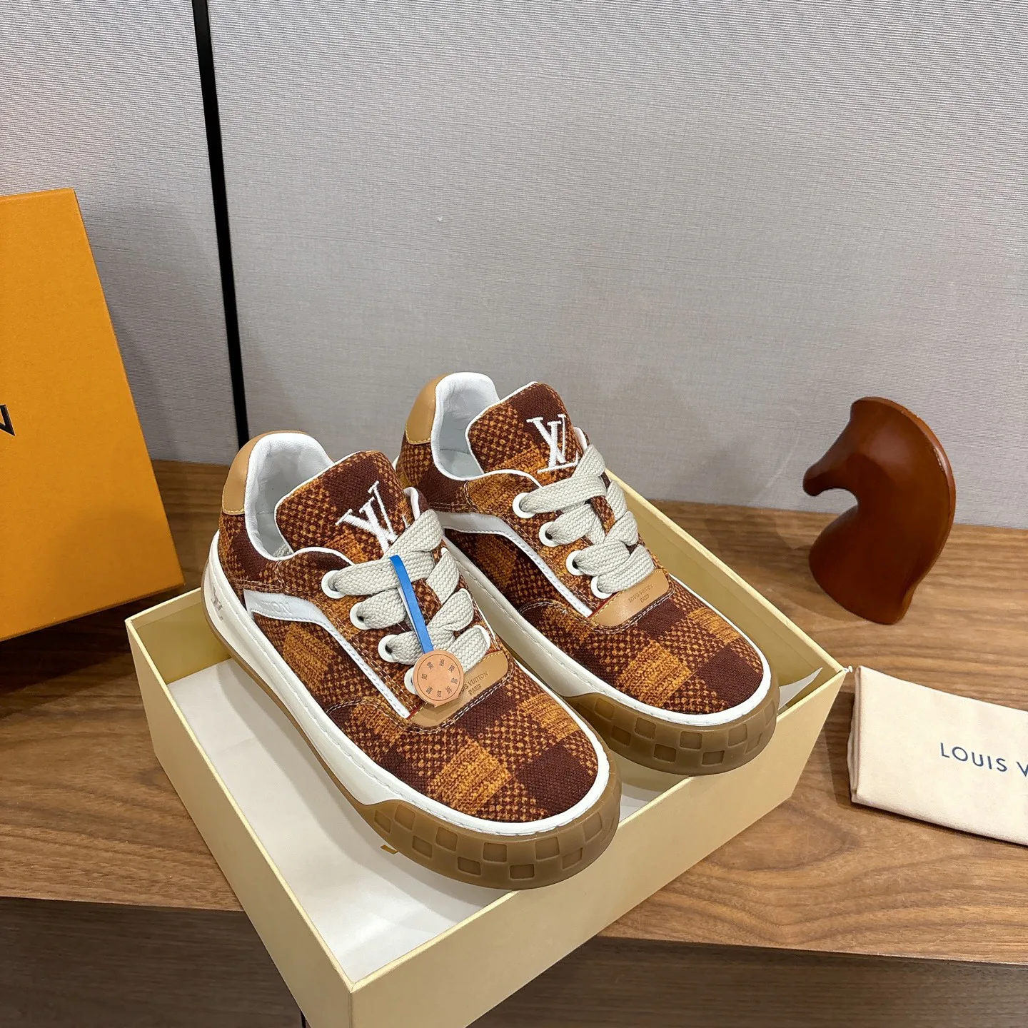 Кроссовки Женские Louis Vuitton 5611478