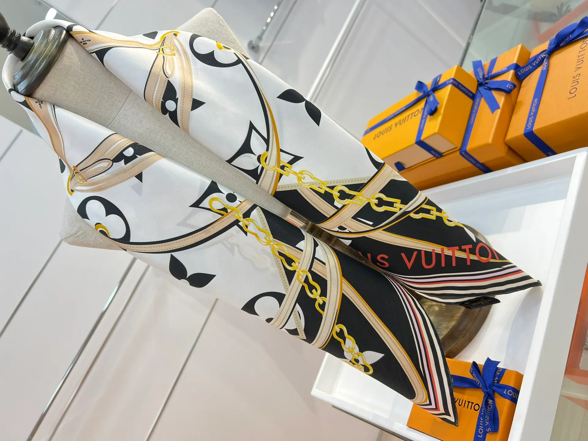 Шарфы Louis Vuitton 16272