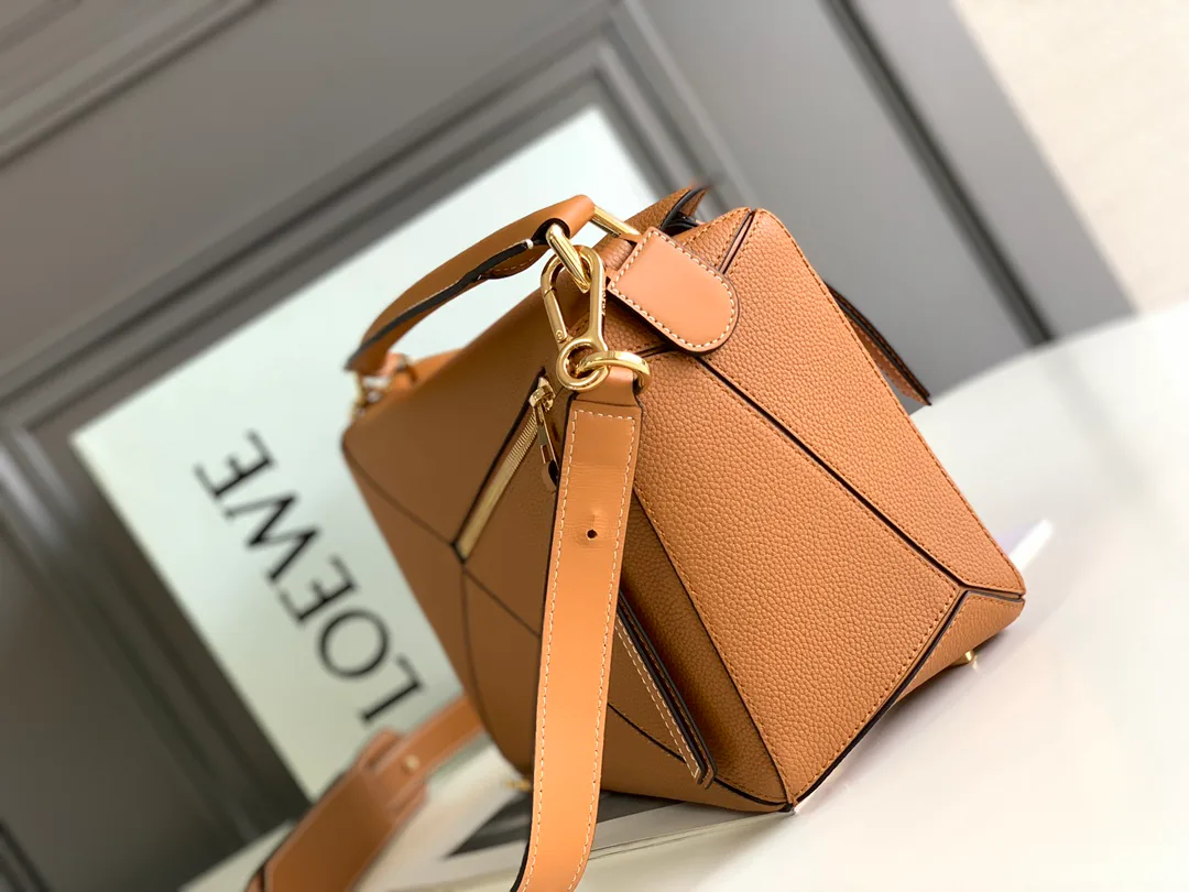 Классические Сумки Женские Loewe 11674569