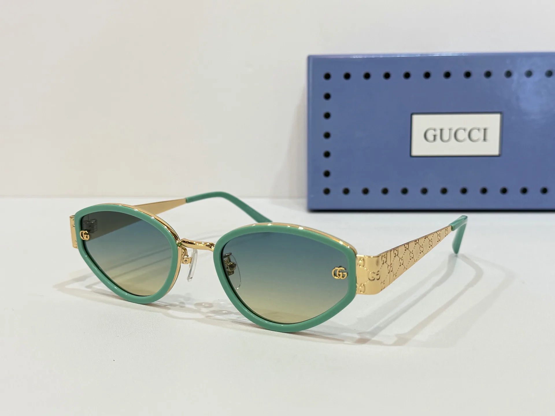 Очки Gucci 13441571
