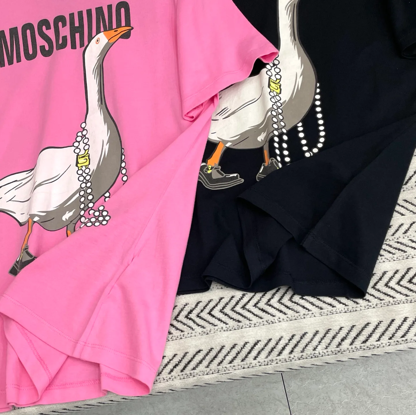 Футболки Женские Moschino 3459324