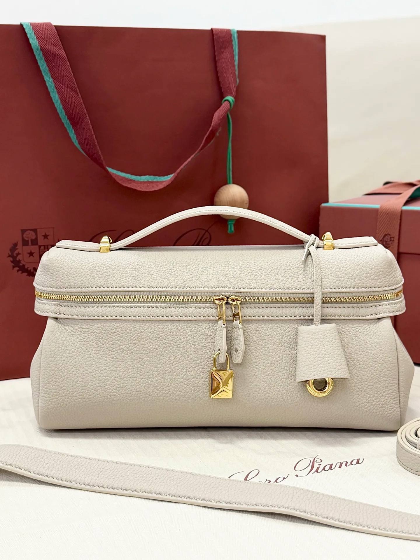 Классические Сумки Женские Loro Piana 17692347