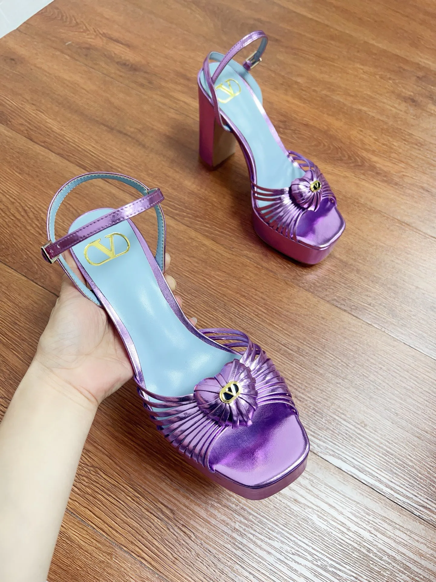 Босоножки Женские Valentino 10994250