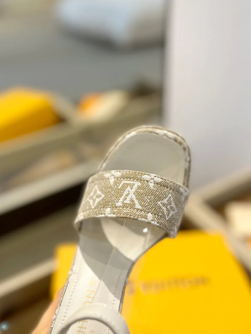 Босоножки Женские Louis Vuitton 17946840