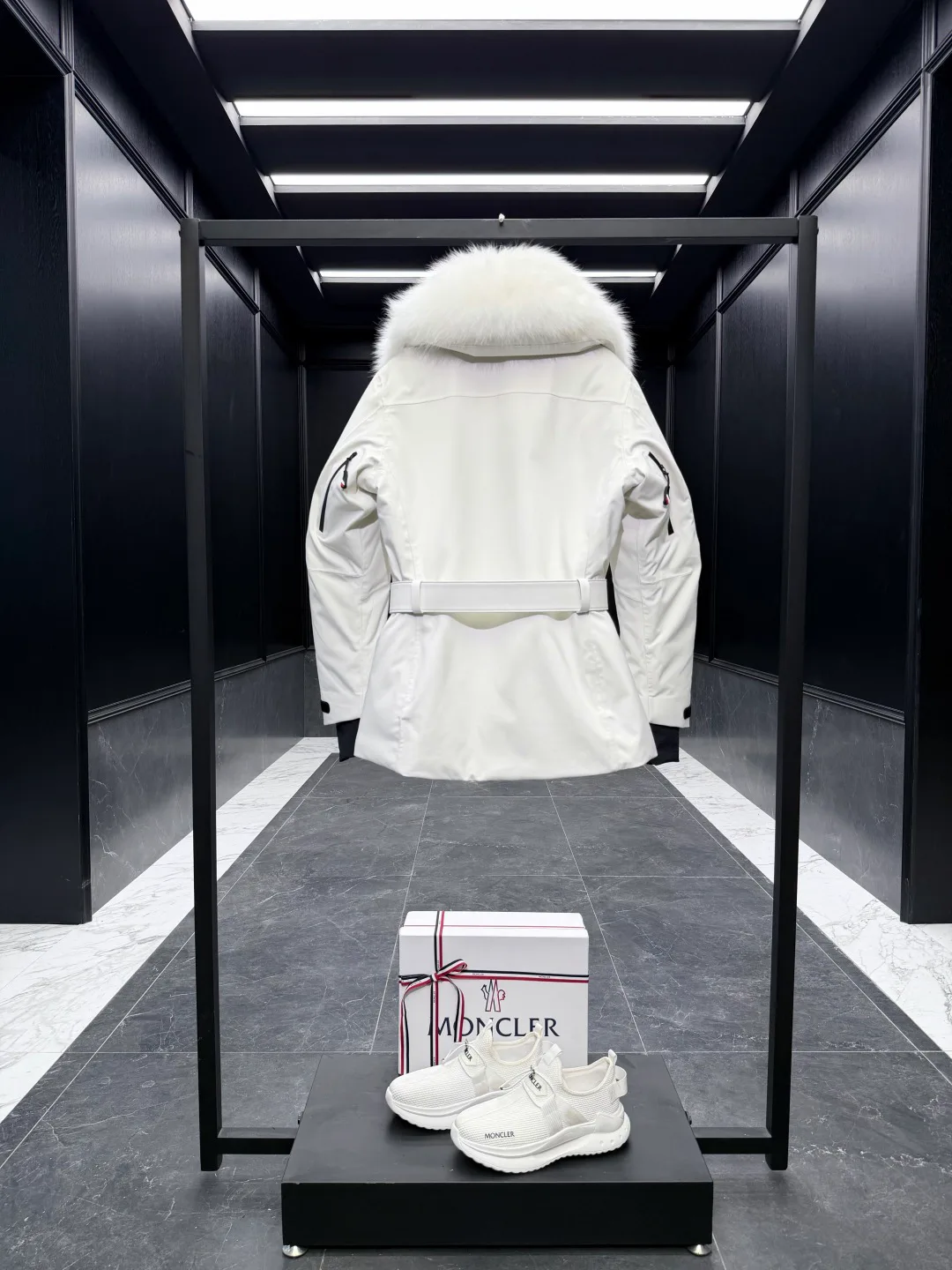 Куртки И Пуховики Женские Moncler 18725272