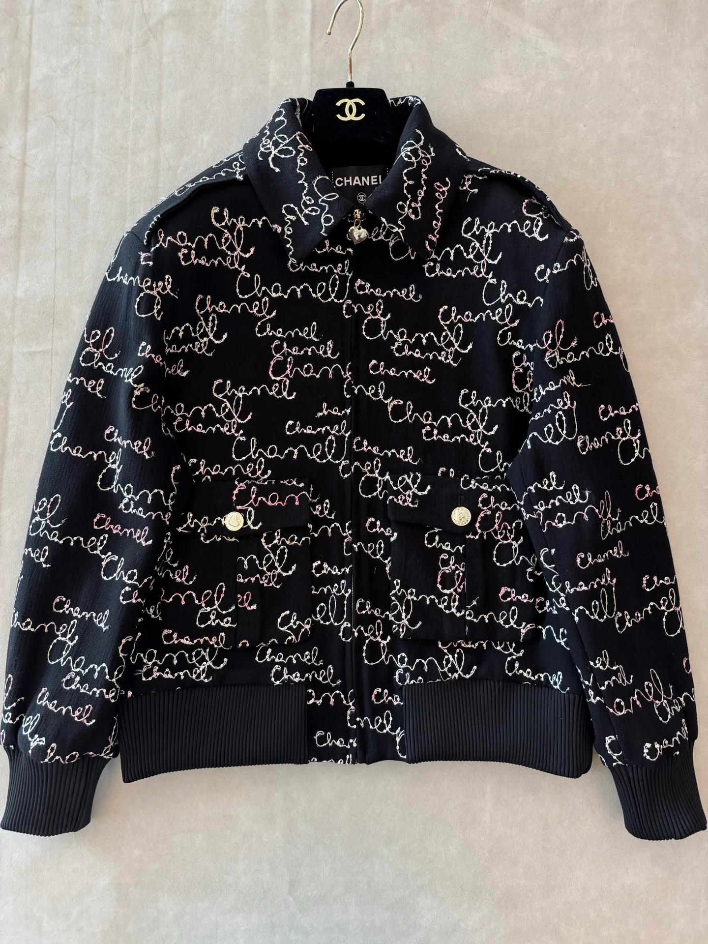 Куртки И Пуховики Женские Chanel 18829757