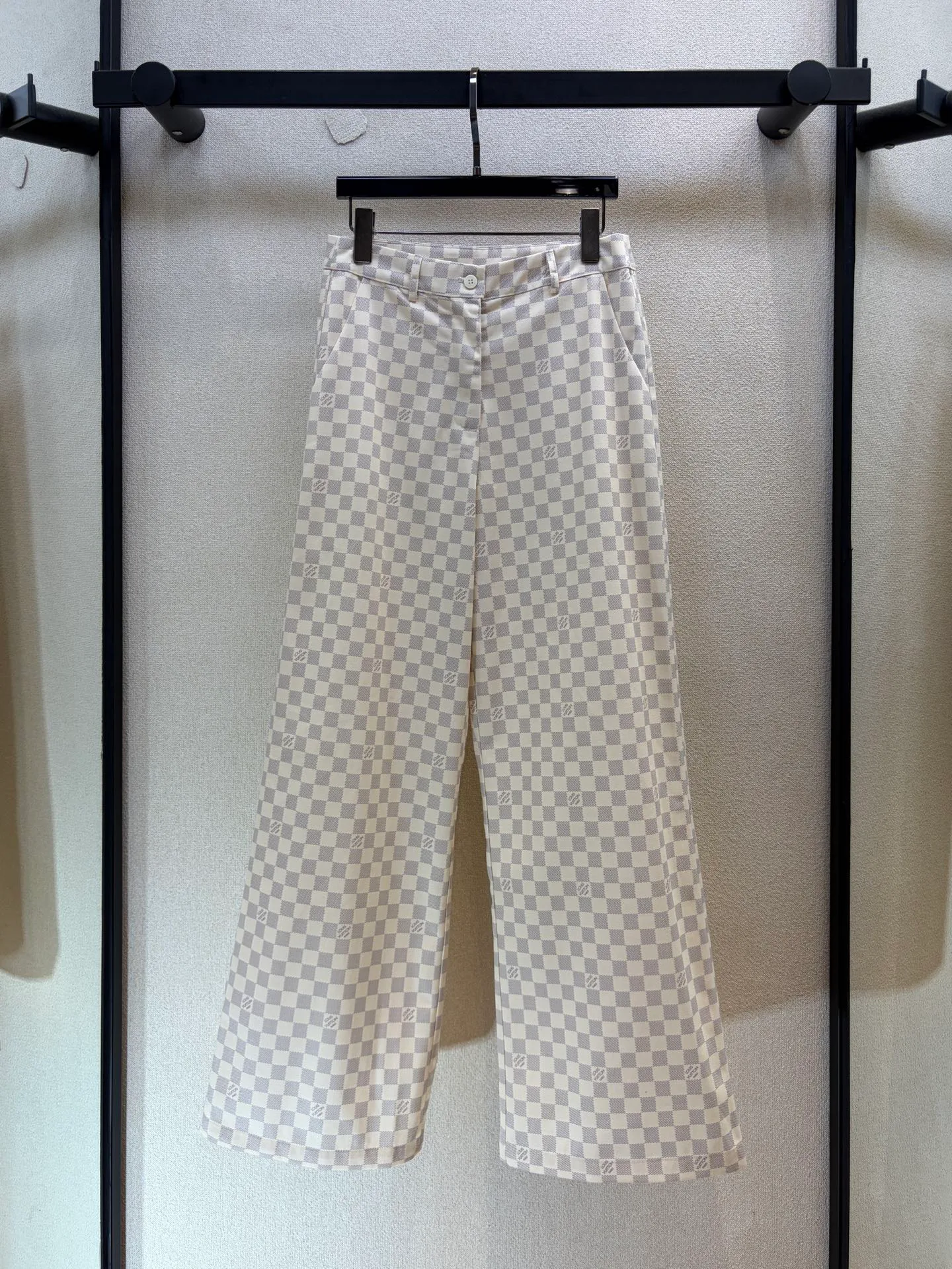 Брюки Женские Louis Vuitton 18203404