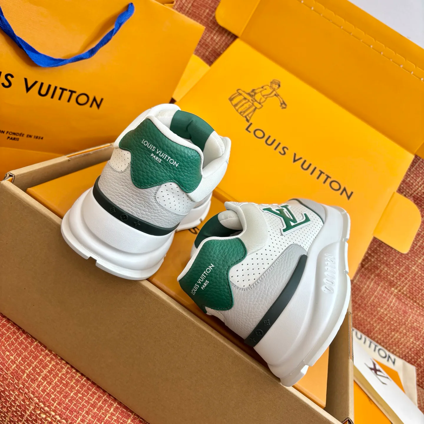 Кроссовки Женские Louis Vuitton 1693098
