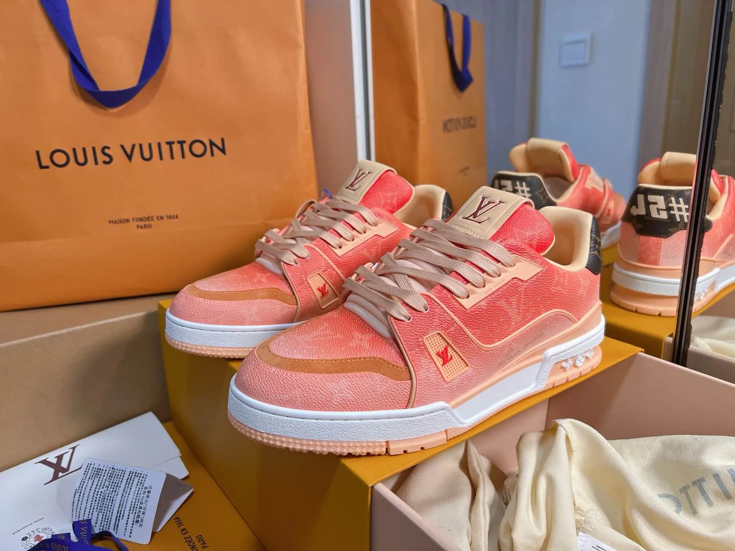 Кроссовки Женские Louis Vuitton 11696552