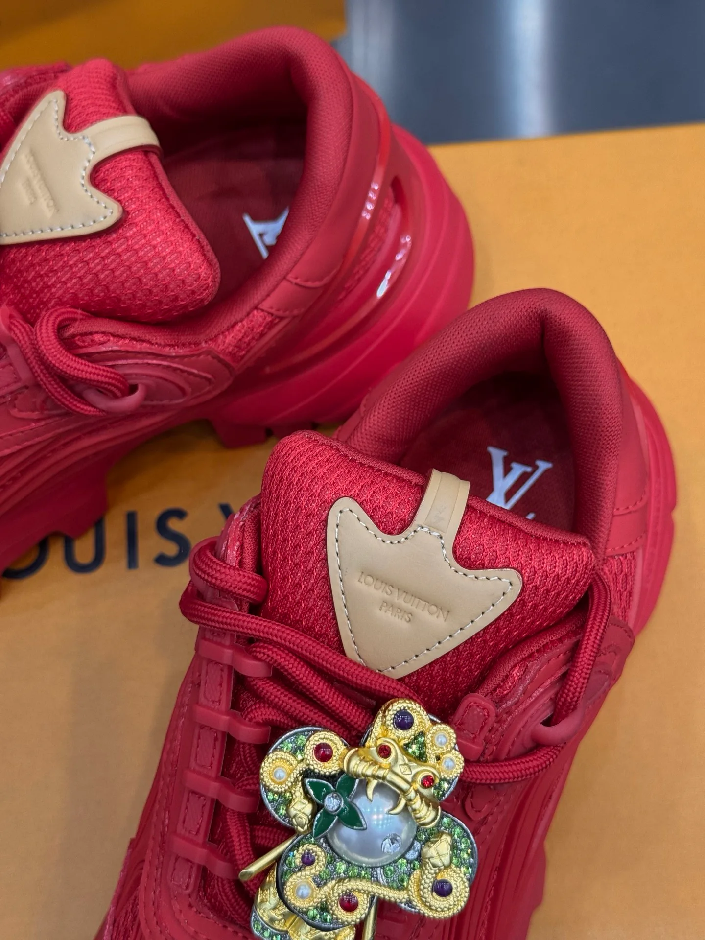 Кроссовки Женские Louis Vuitton 18202599