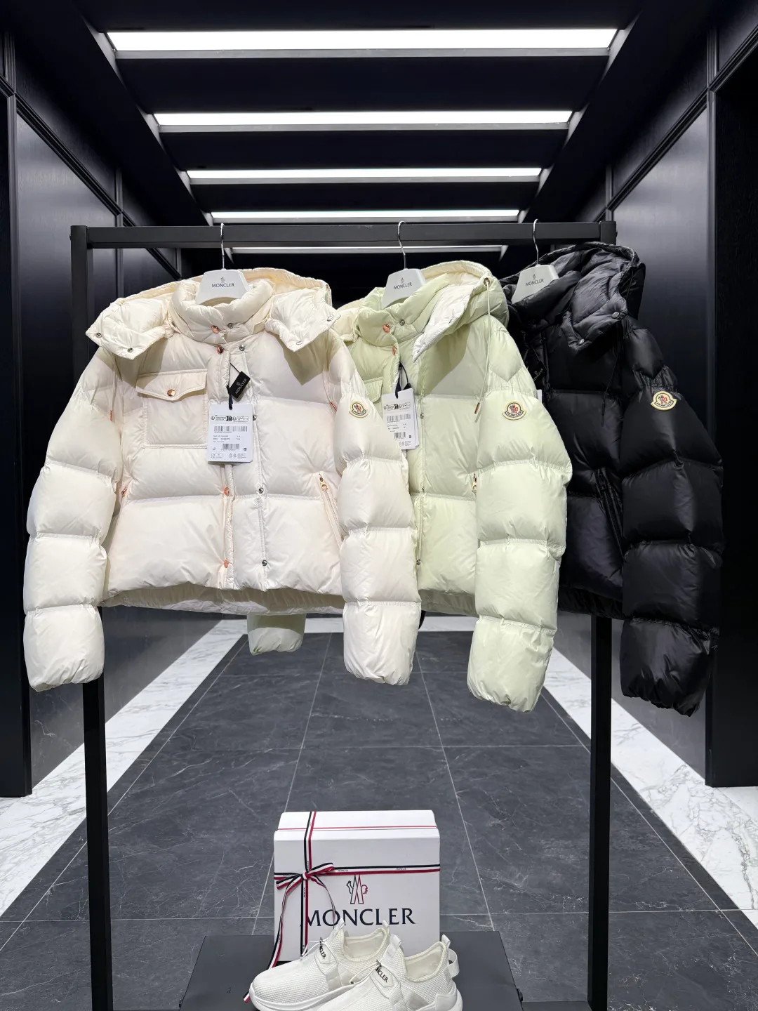 Куртки И Пуховики Женские Moncler 5740774