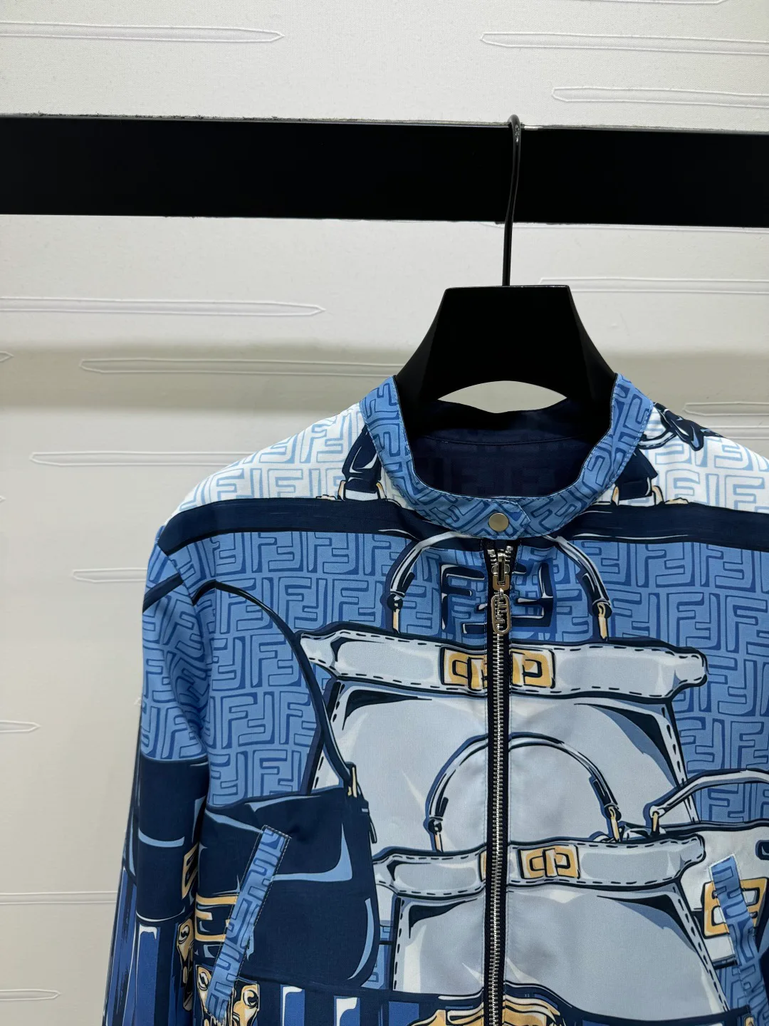 Куртки И Пуховики Женские Fendi 18333053