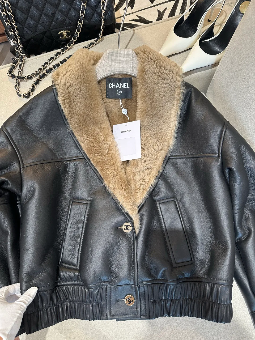 Кожаные Куртки И Дублёнки Женские Chanel 18721305