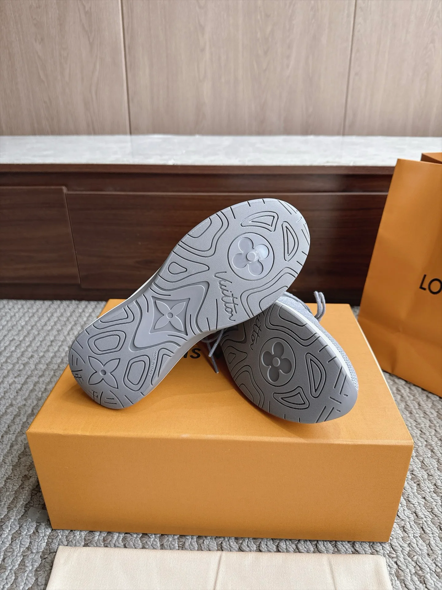 Кроссовки Мужские Louis Vuitton 18333247