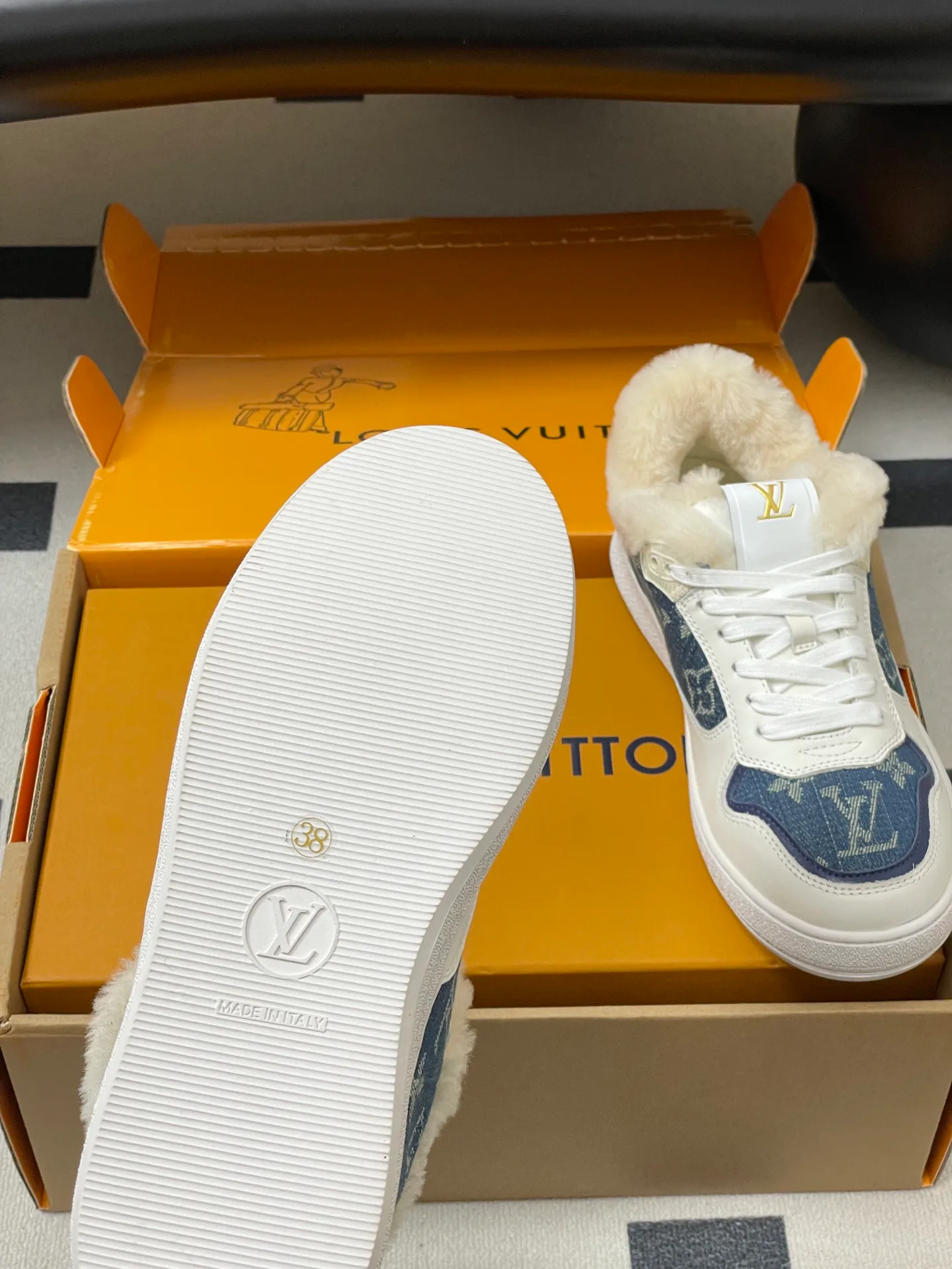 Кроссовки Женские Louis Vuitton 1706468