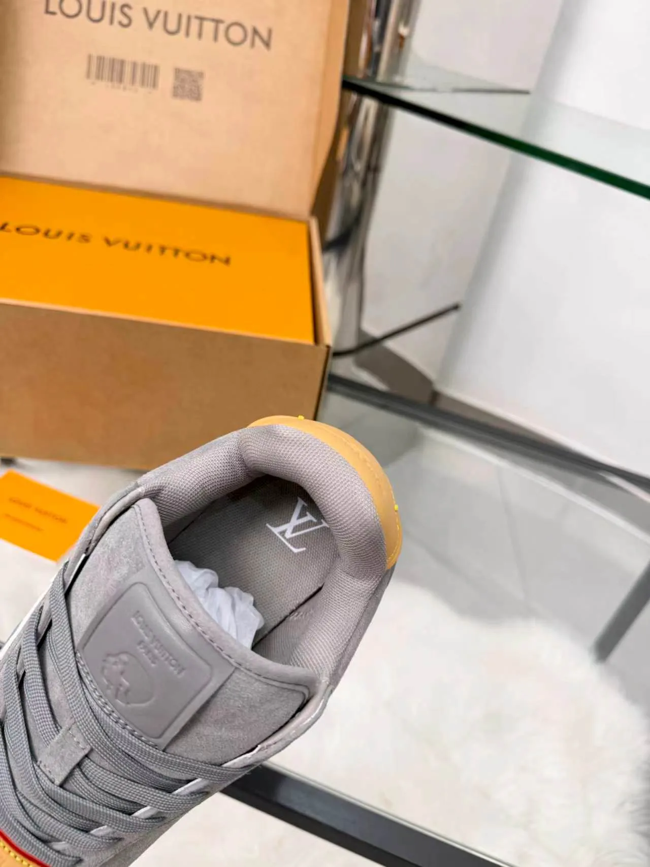 Кроссовки Женские Louis Vuitton 18417395