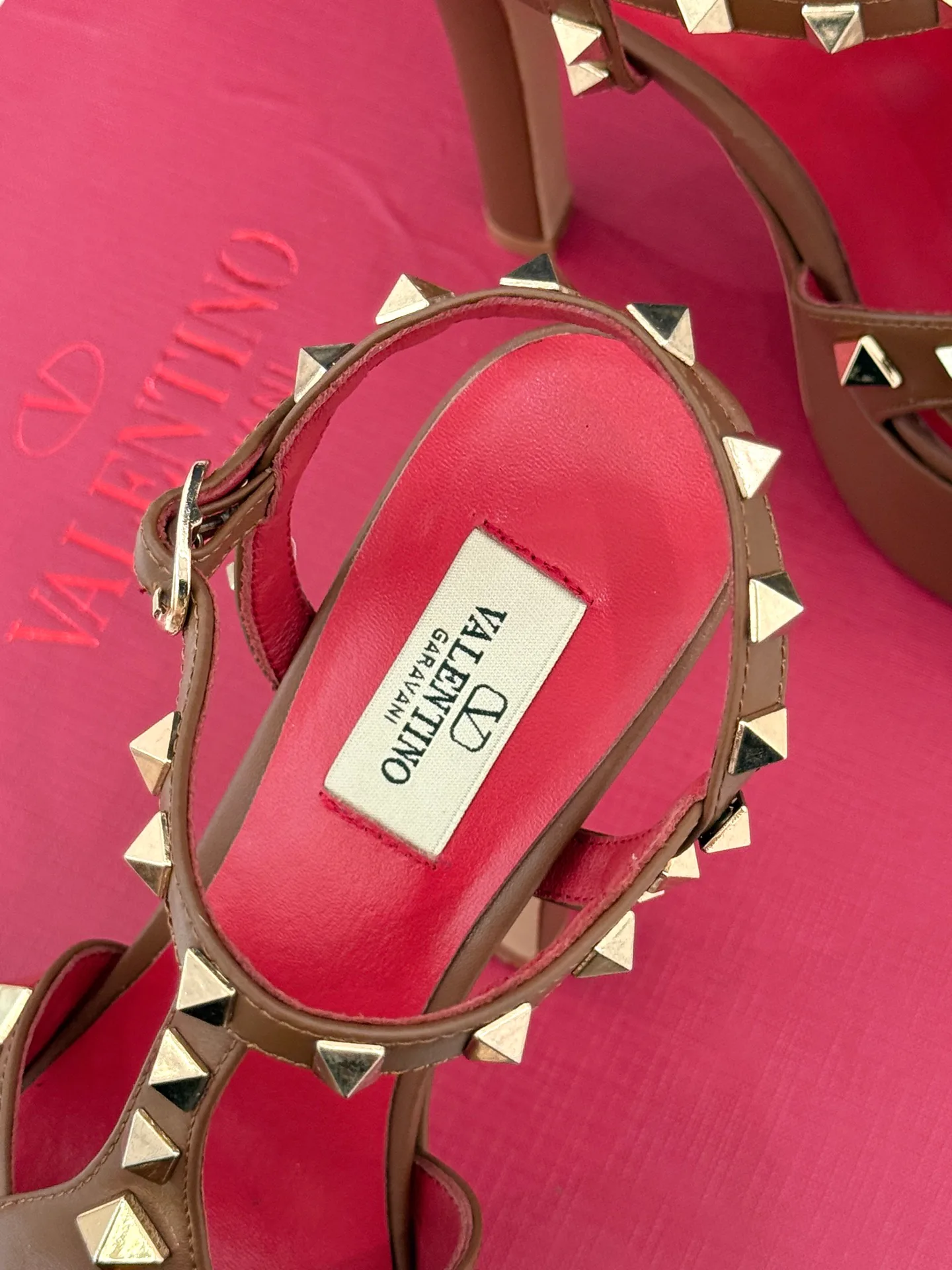 Босоножки Женские Valentino 18198292