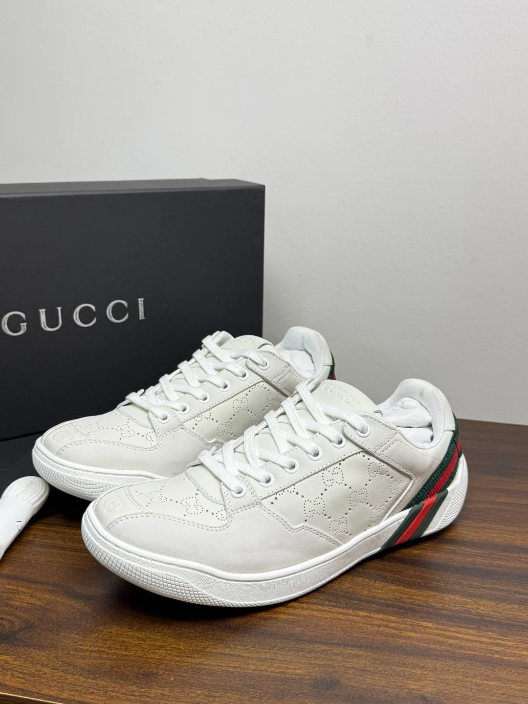 Кроссовки Женские Gucci 18943071