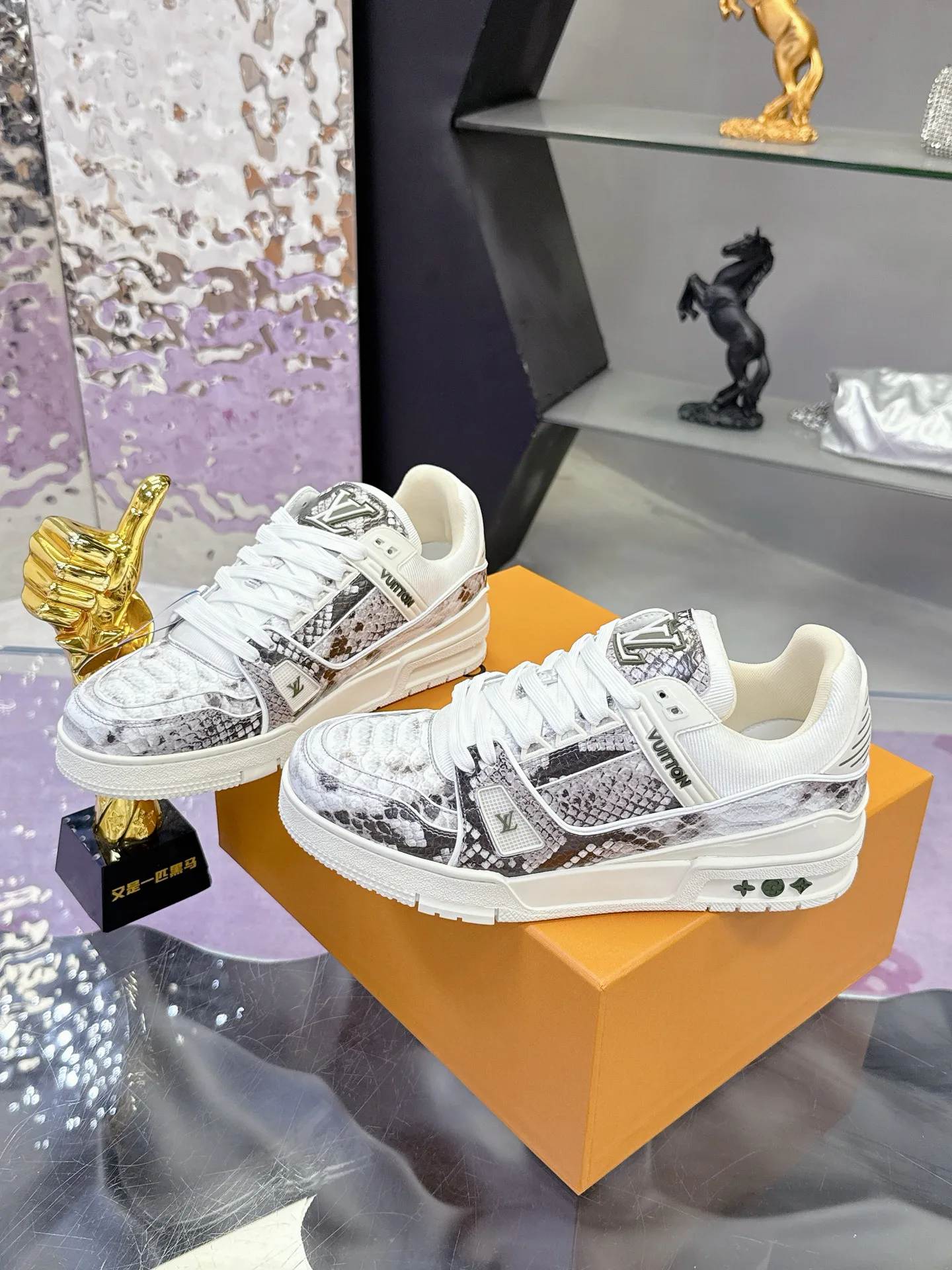 Кроссовки Мужские Louis Vuitton 17530407