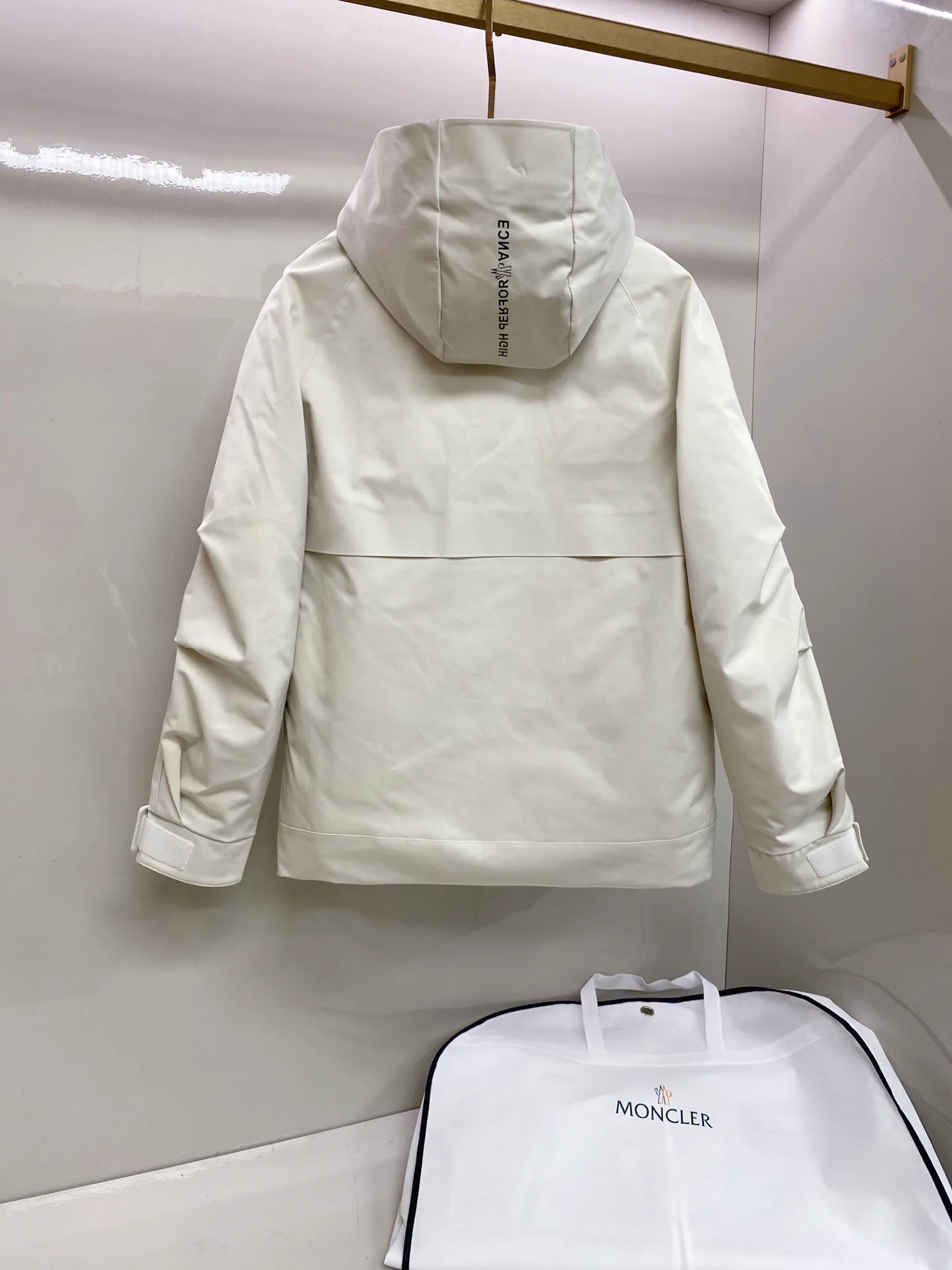 Куртки И Пуховики Женские Moncler 18236882