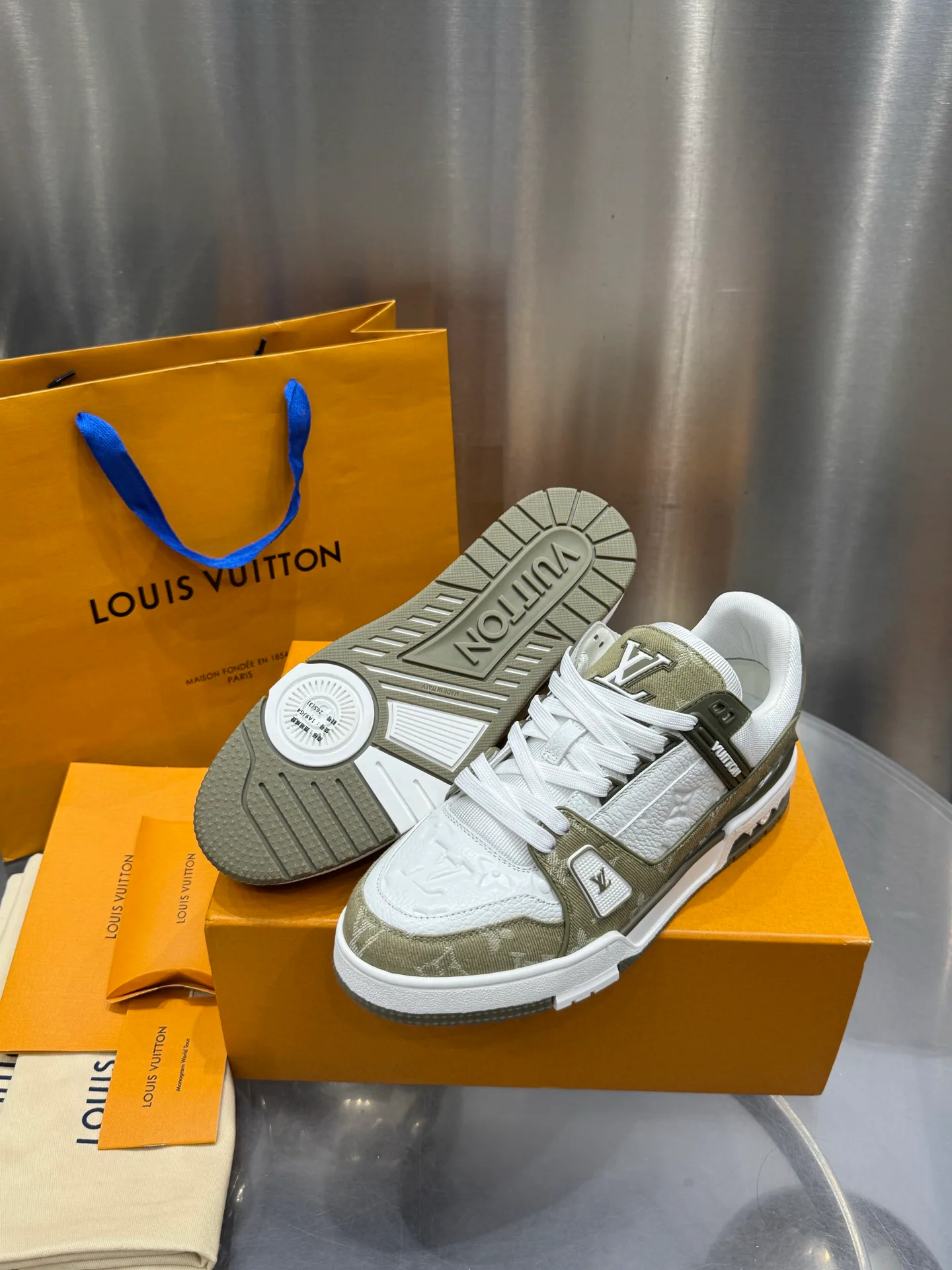 Кроссовки Женские Louis Vuitton 19073345