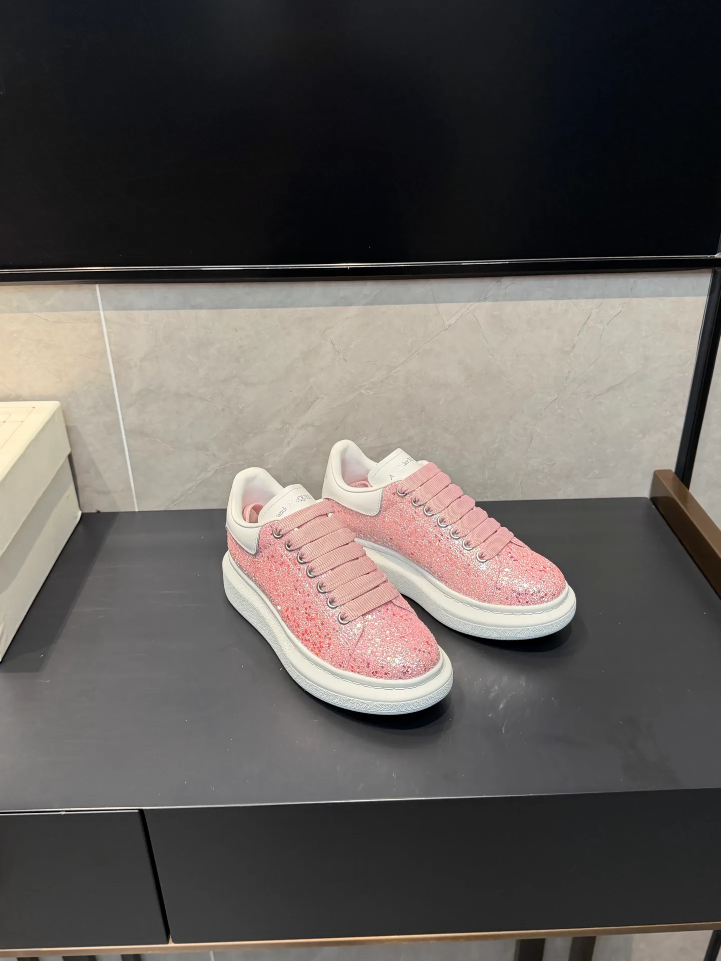 Кроссовки Женские Alexander Mcqueen 18891472