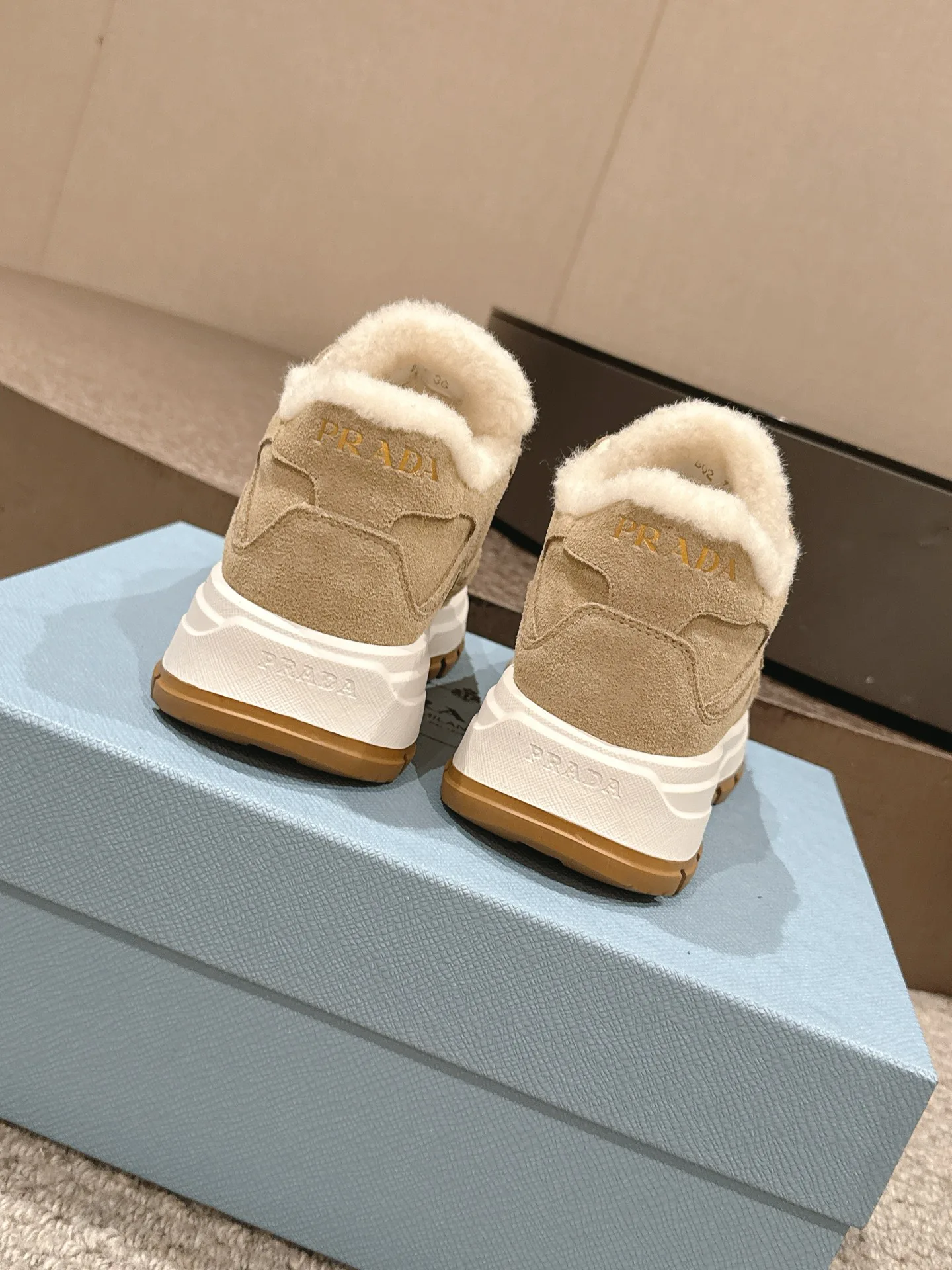 Кроссовки Женские Prada 334580