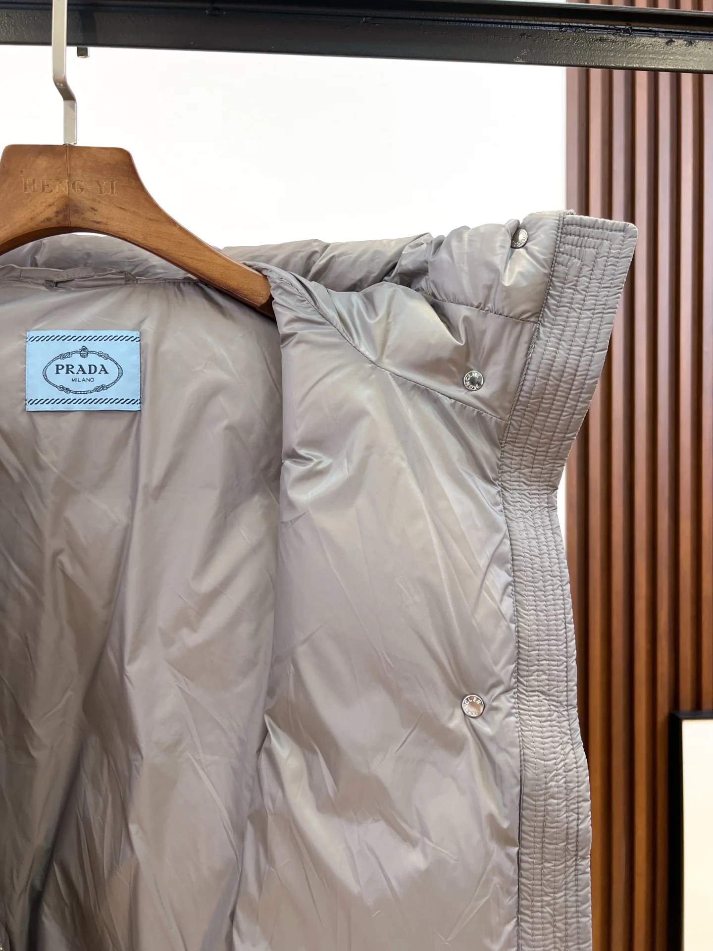Куртки И Пуховики Женские Prada 18820479