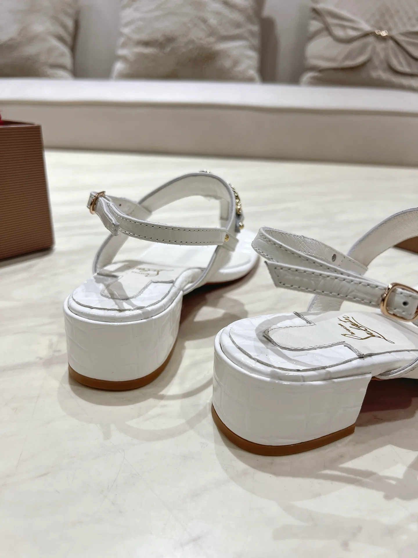 Сандалии Женские Christian Louboutin 20425