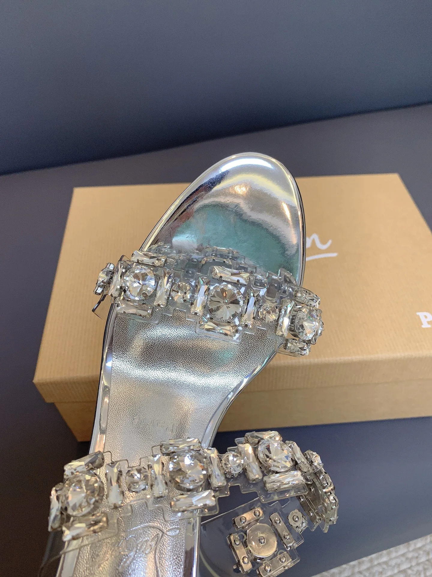 Босоножки Женские Christian Louboutin 17656592
