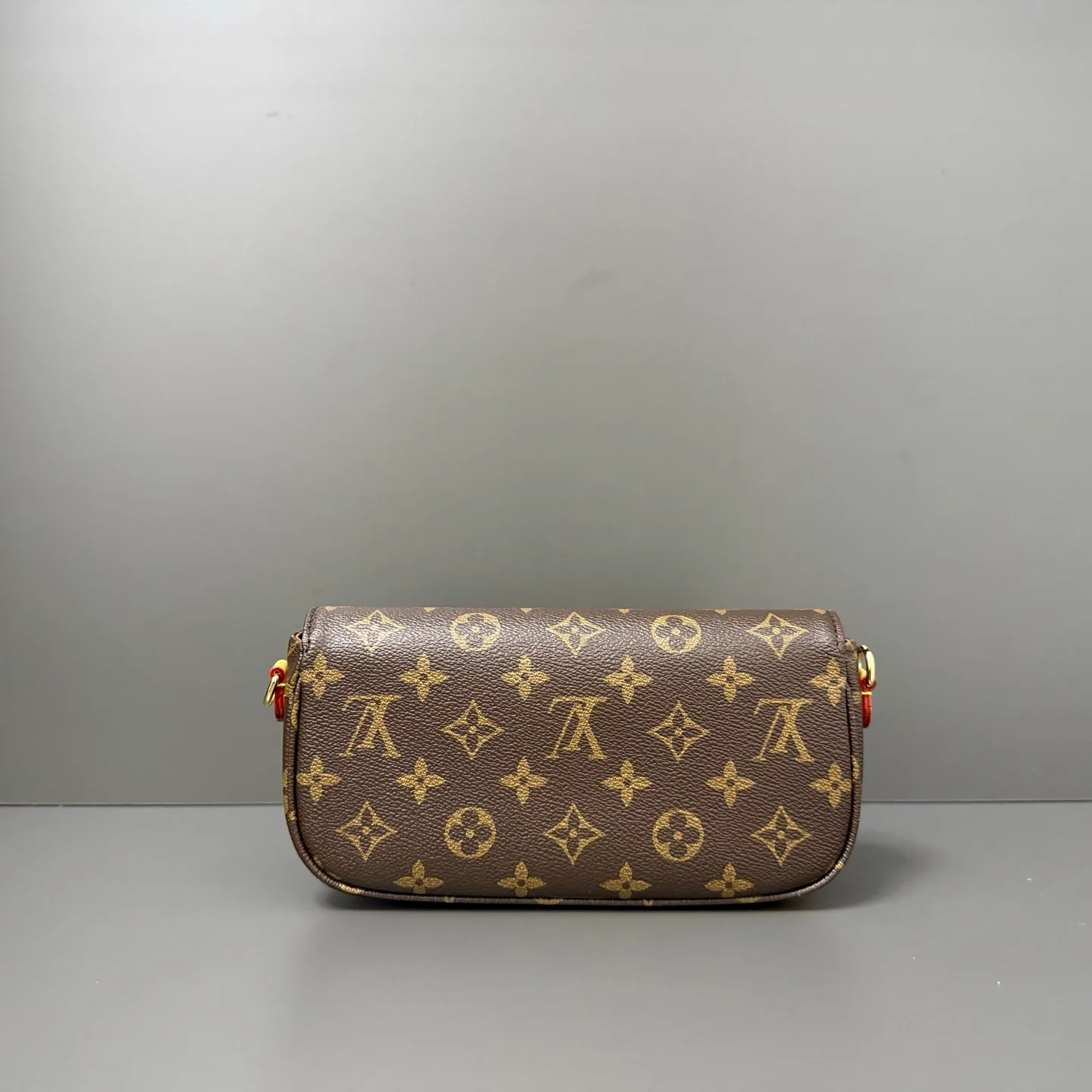 Классические Сумки Женские Louis Vuitton 18153138