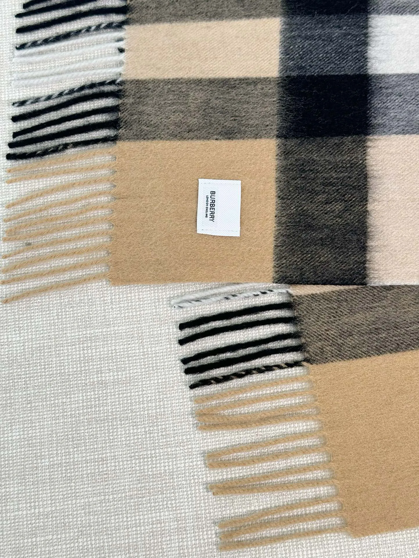 Шарфы Burberry 2208