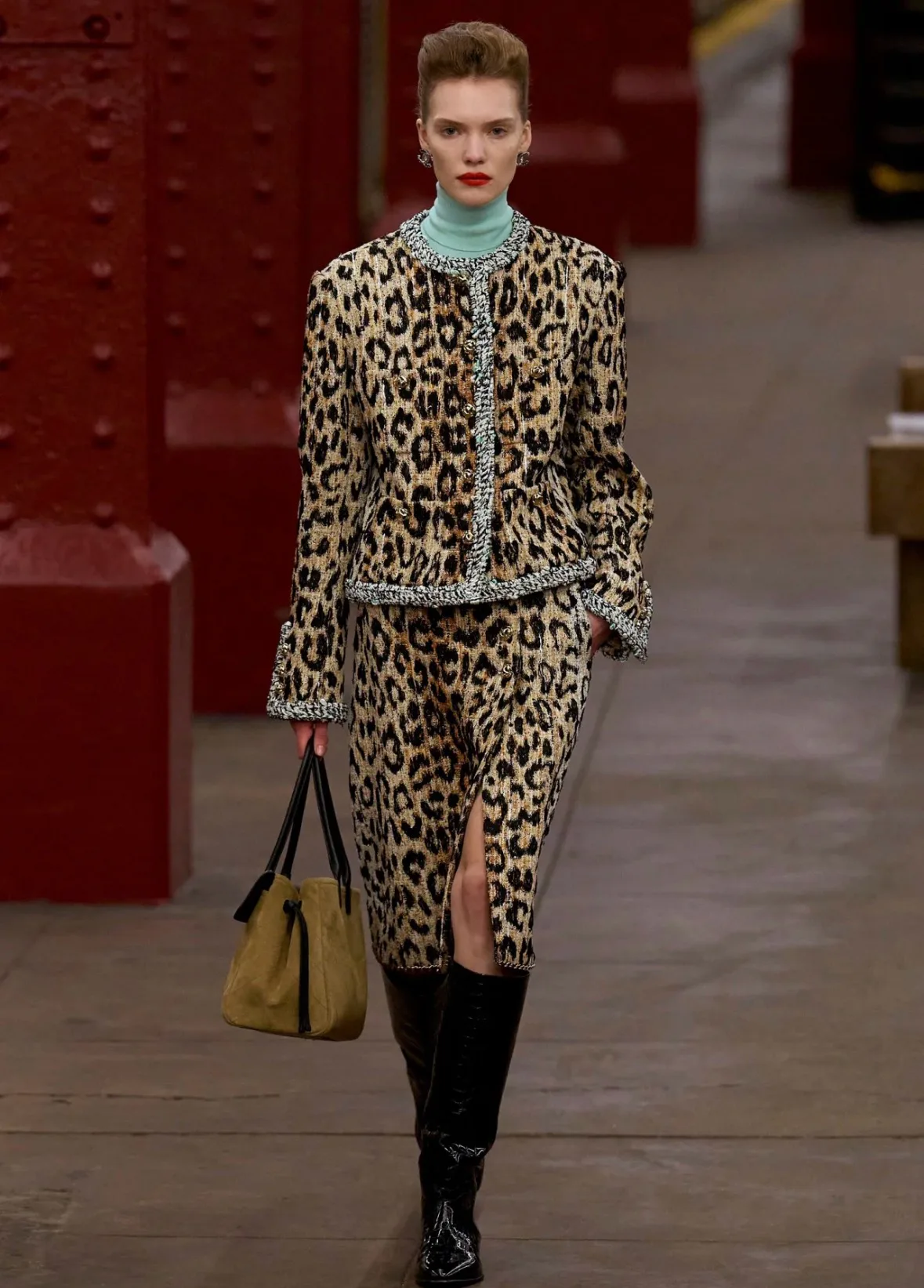 Костюмы Женские Chanel 18536981