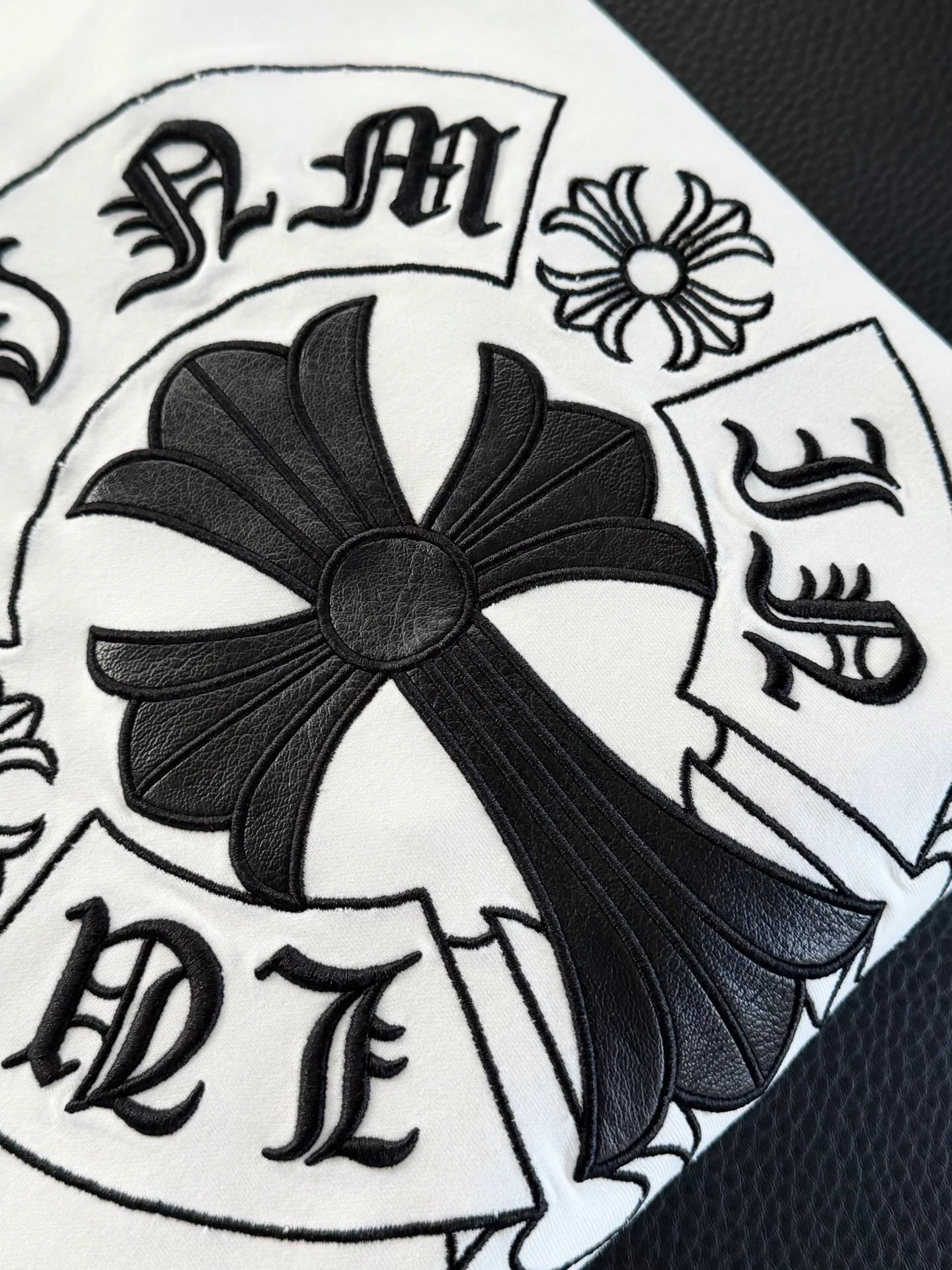 Футболки Женские Chrome Hearts 11701337