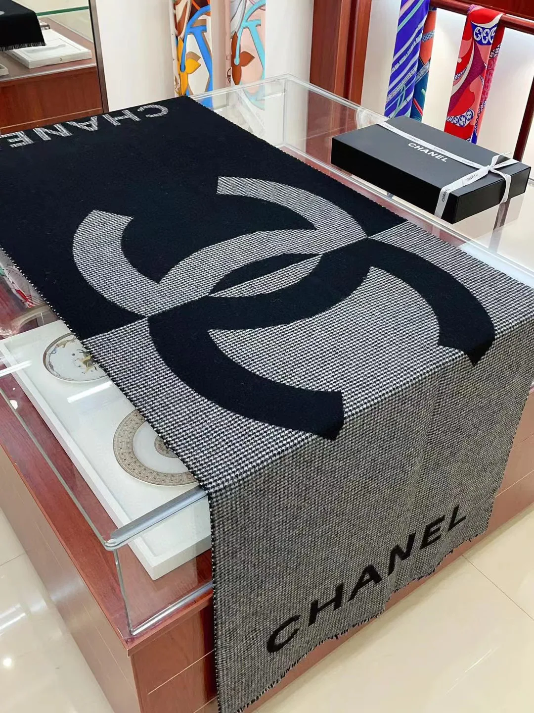 Шарфы Chanel 18627194