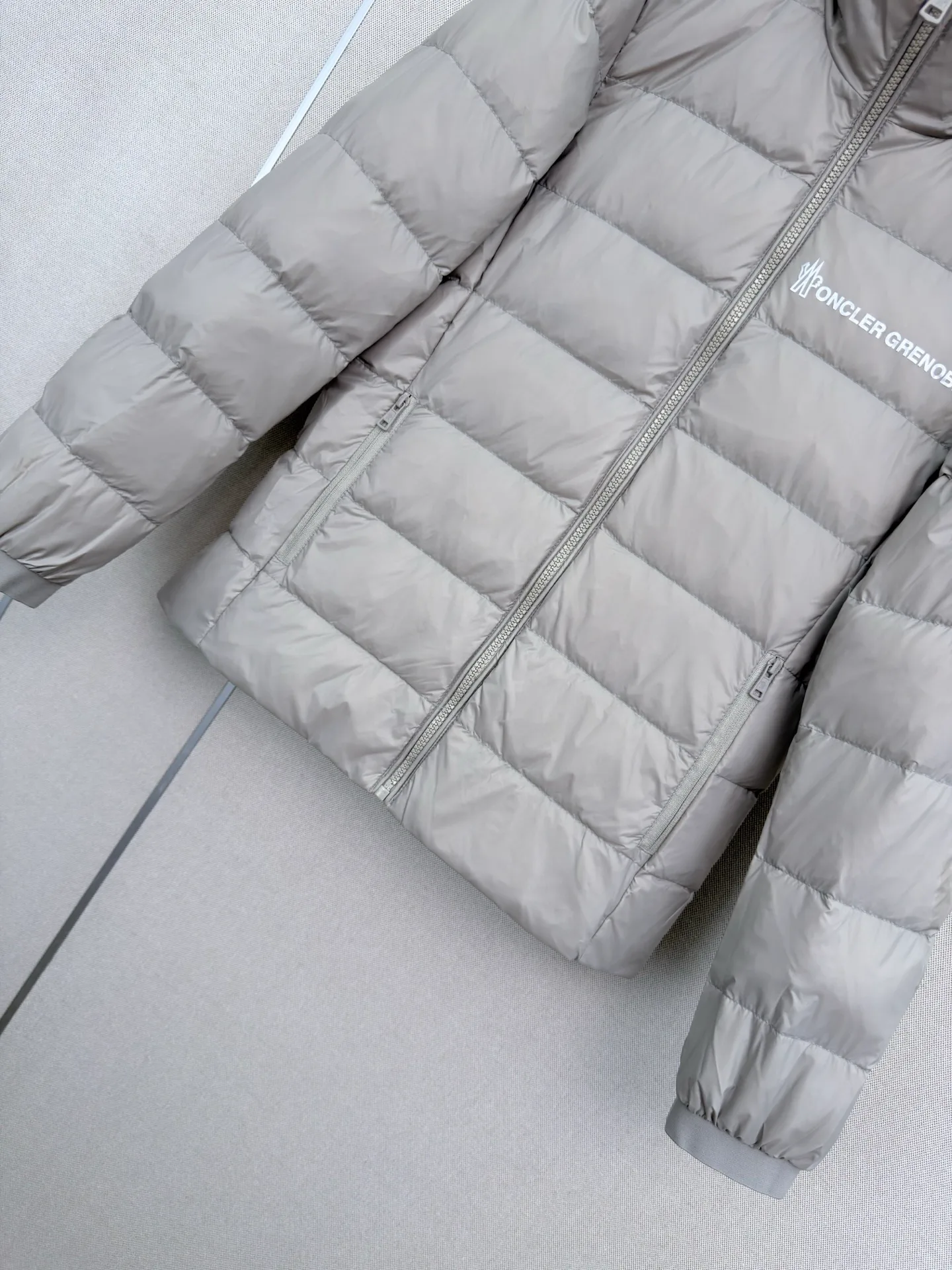Куртки И Пуховики Женские Moncler 18501654