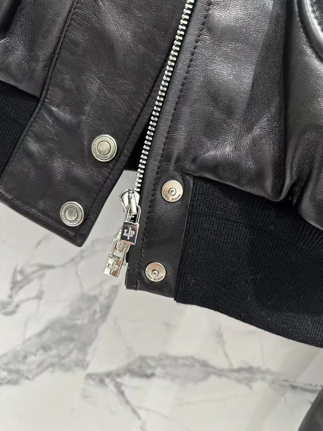 Кожаные Куртки И Дублёнки Женские Loro Piana 11700602